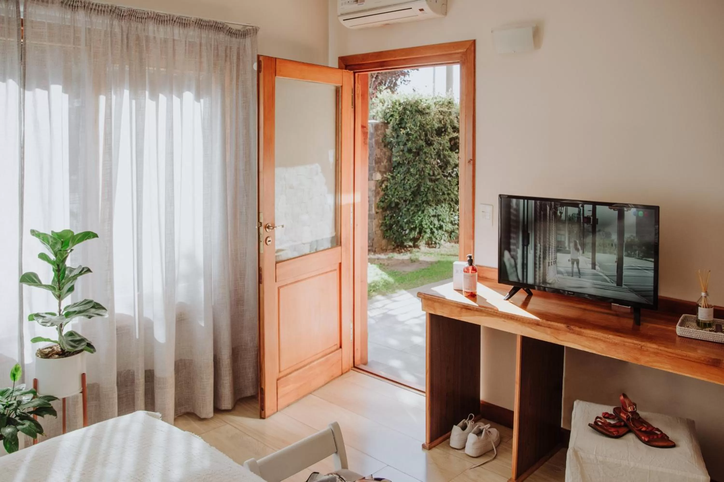 Garden, Bed in Hostería El Coirón