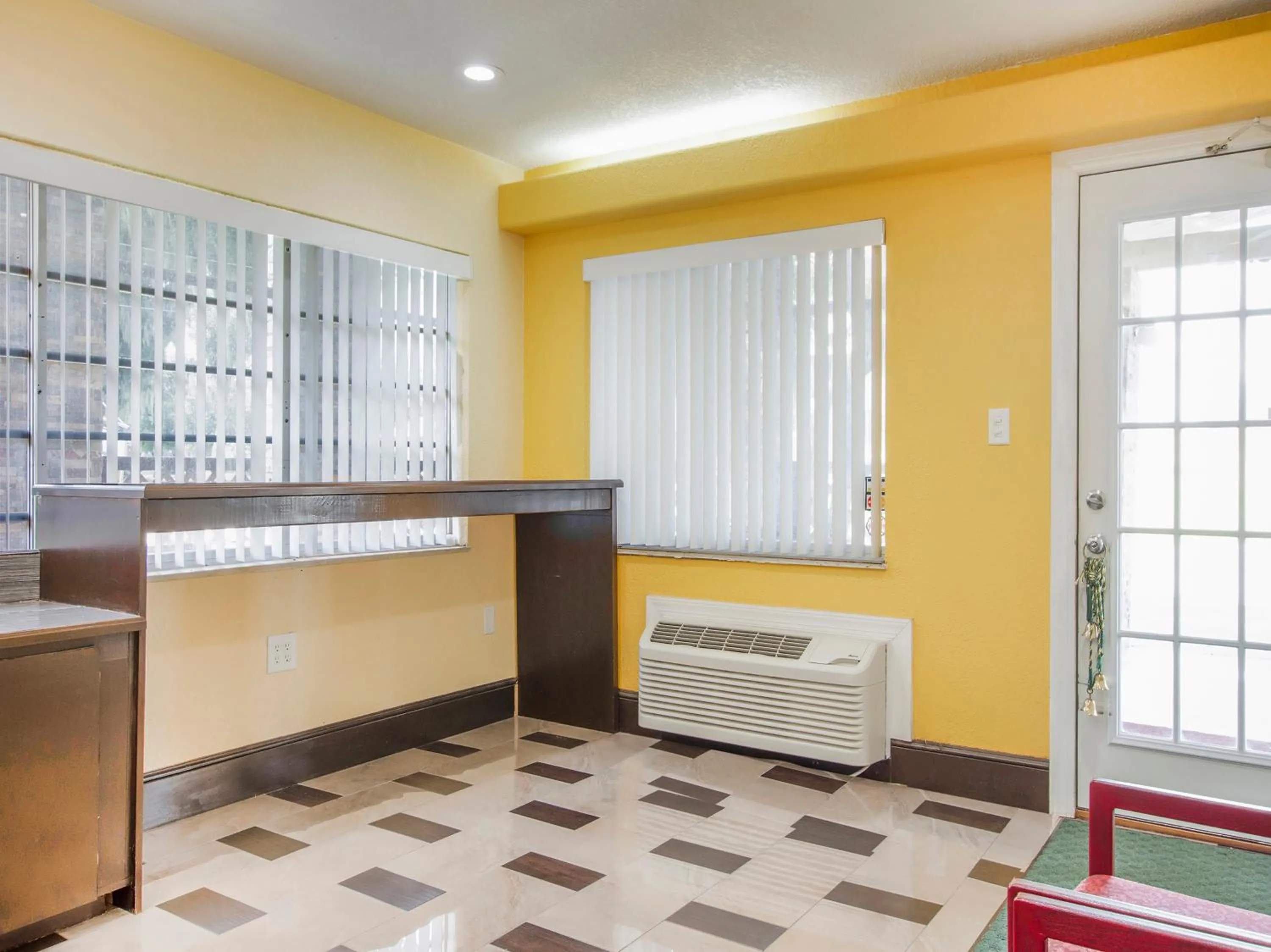 Lobby or reception in OYO Superior Budget Inn Bartow