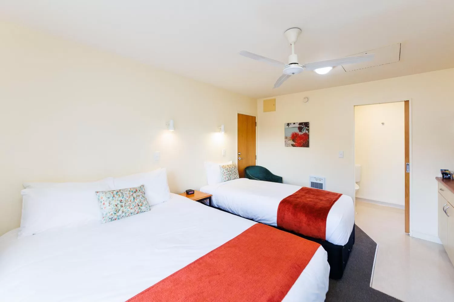 Photo of the whole room, Bed in Bella Vista Motel Palmerston North