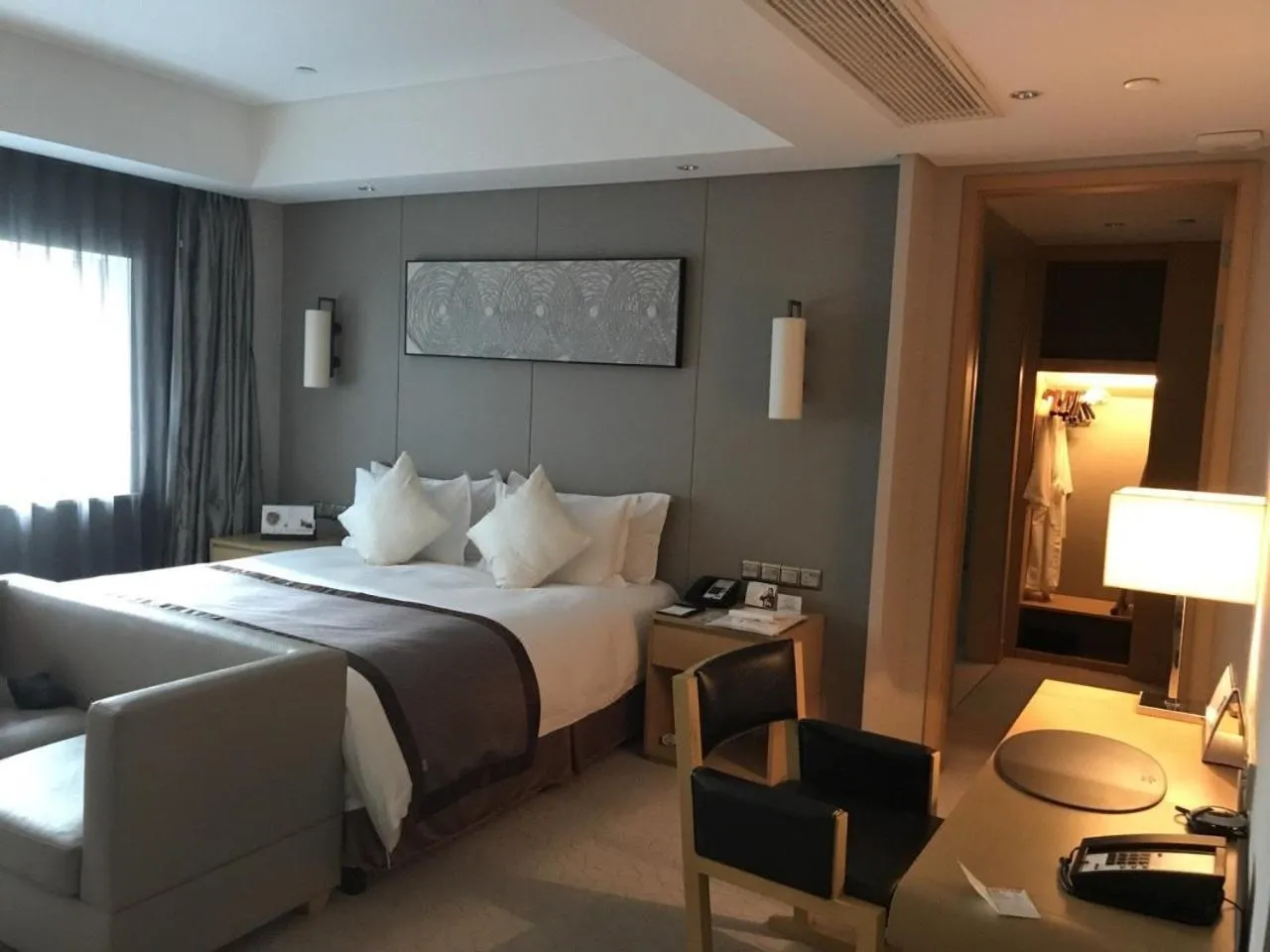 Bed in Howard Johnson IFC Plaza Ningbo