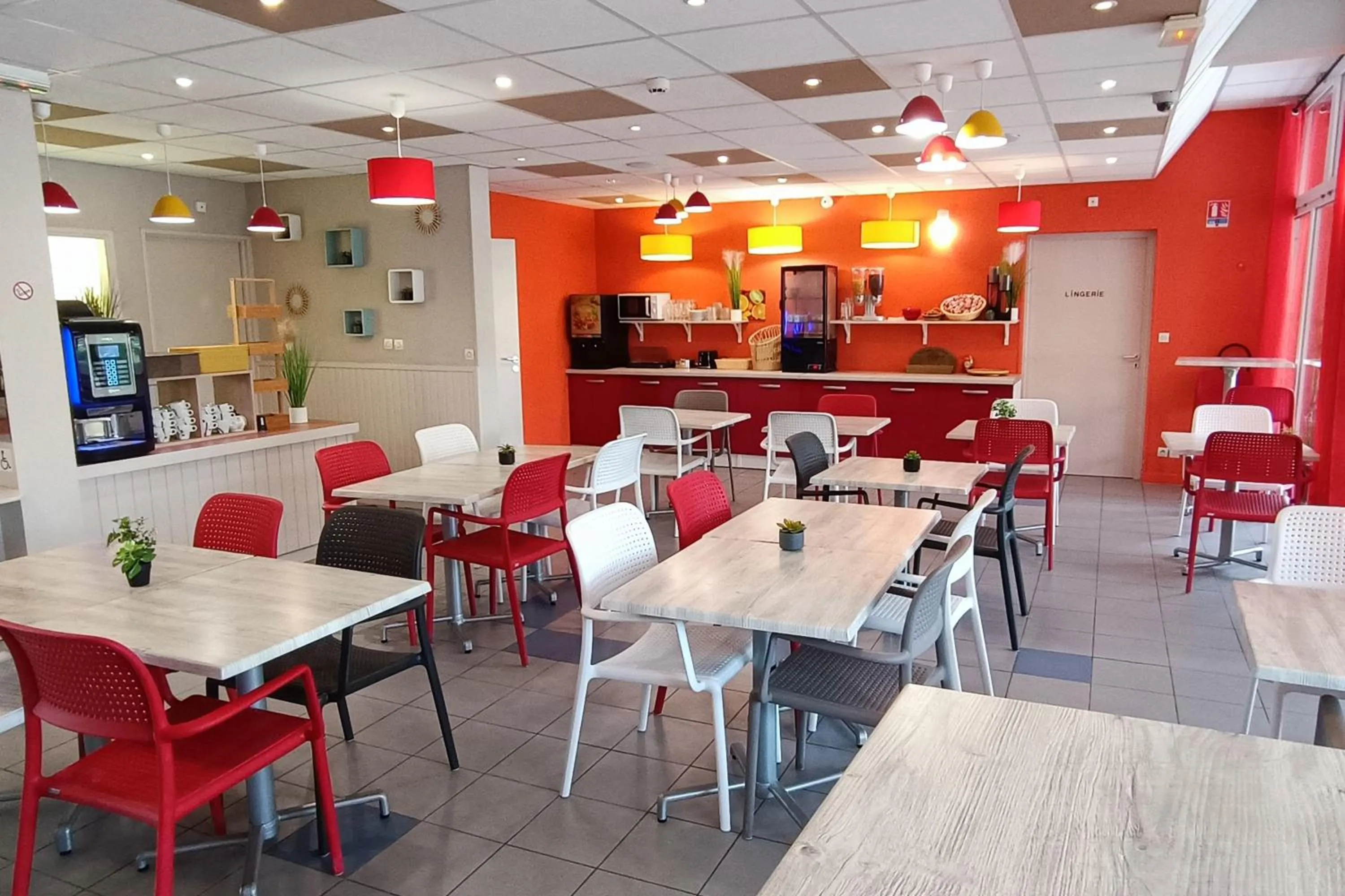 Food and drinks in The Originals Access, Hôtel les Iris, Berck-sur-Mer