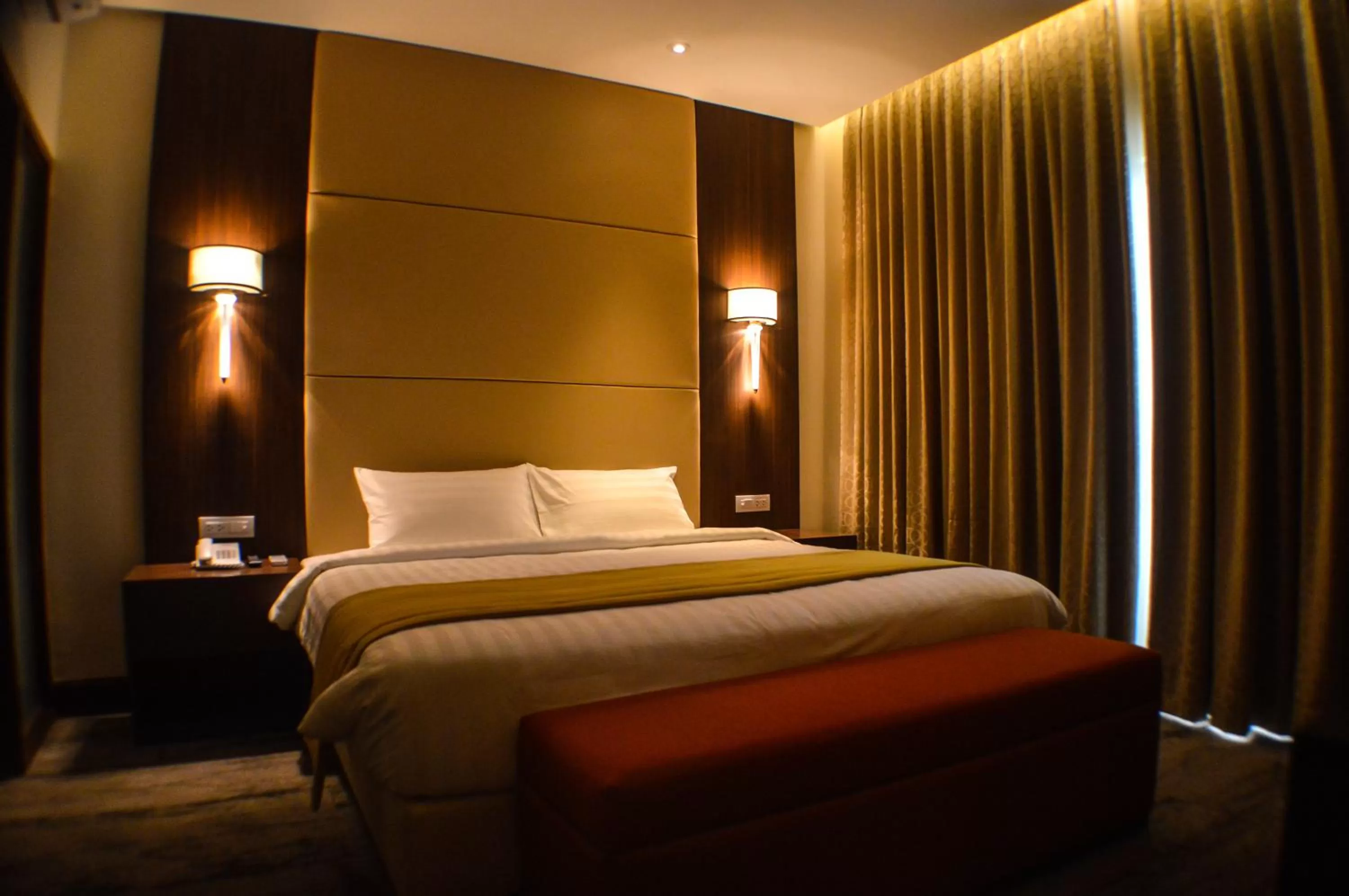 Bedroom, Bed in Hotel Monticello Tagaytay