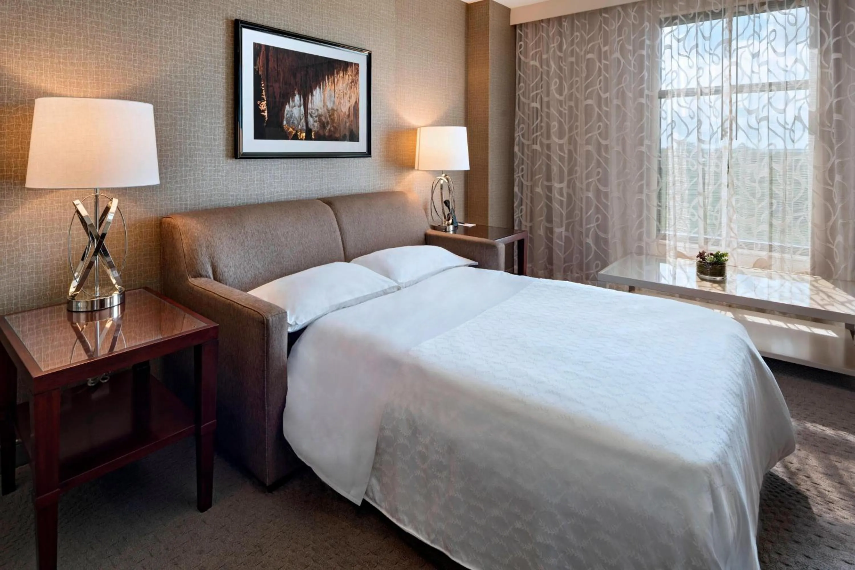 Photo of the whole room, Bed in Sheraton Austin Georgetown Hotel & Conference Center