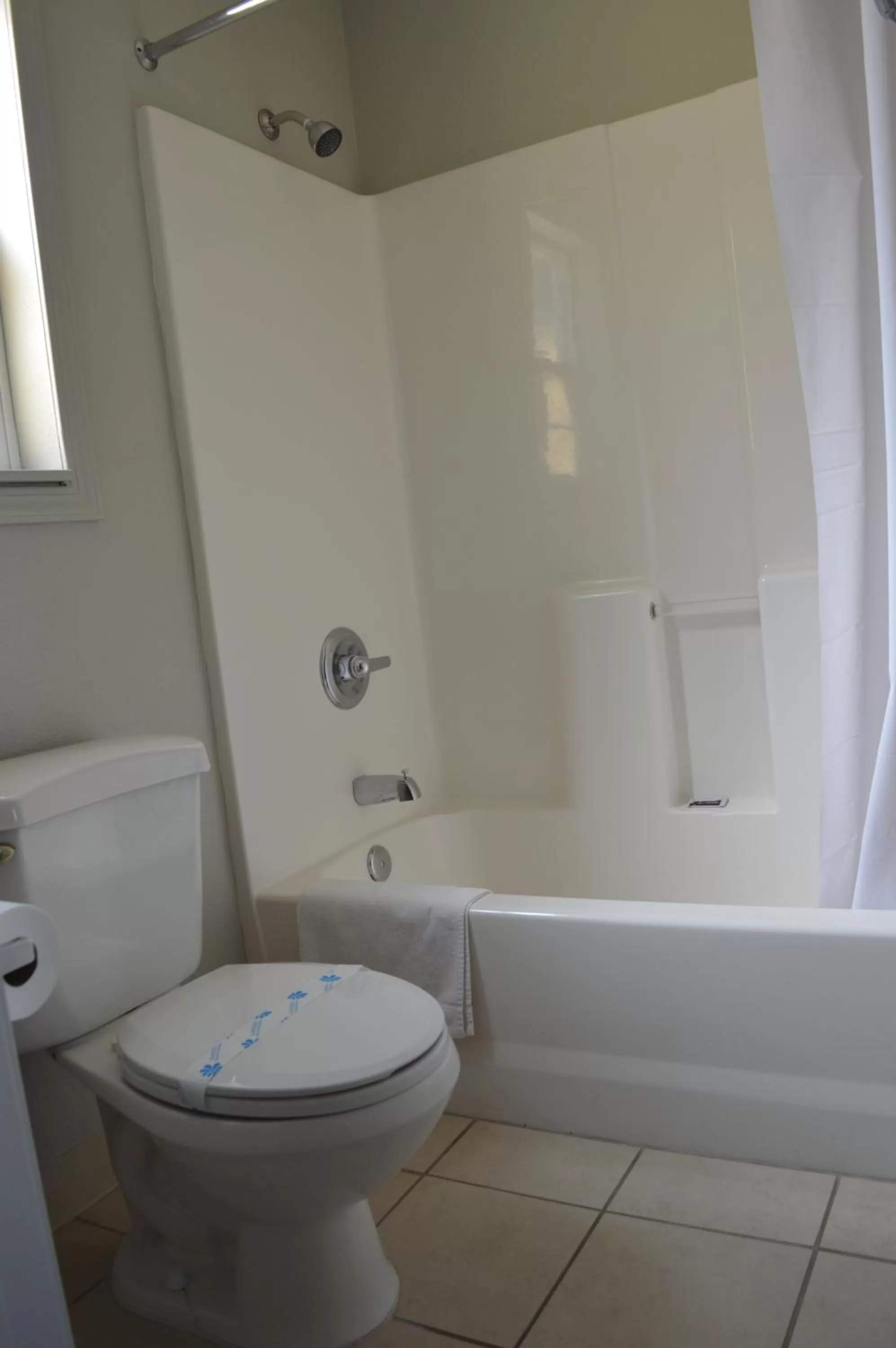 Bathroom in Budget Inn