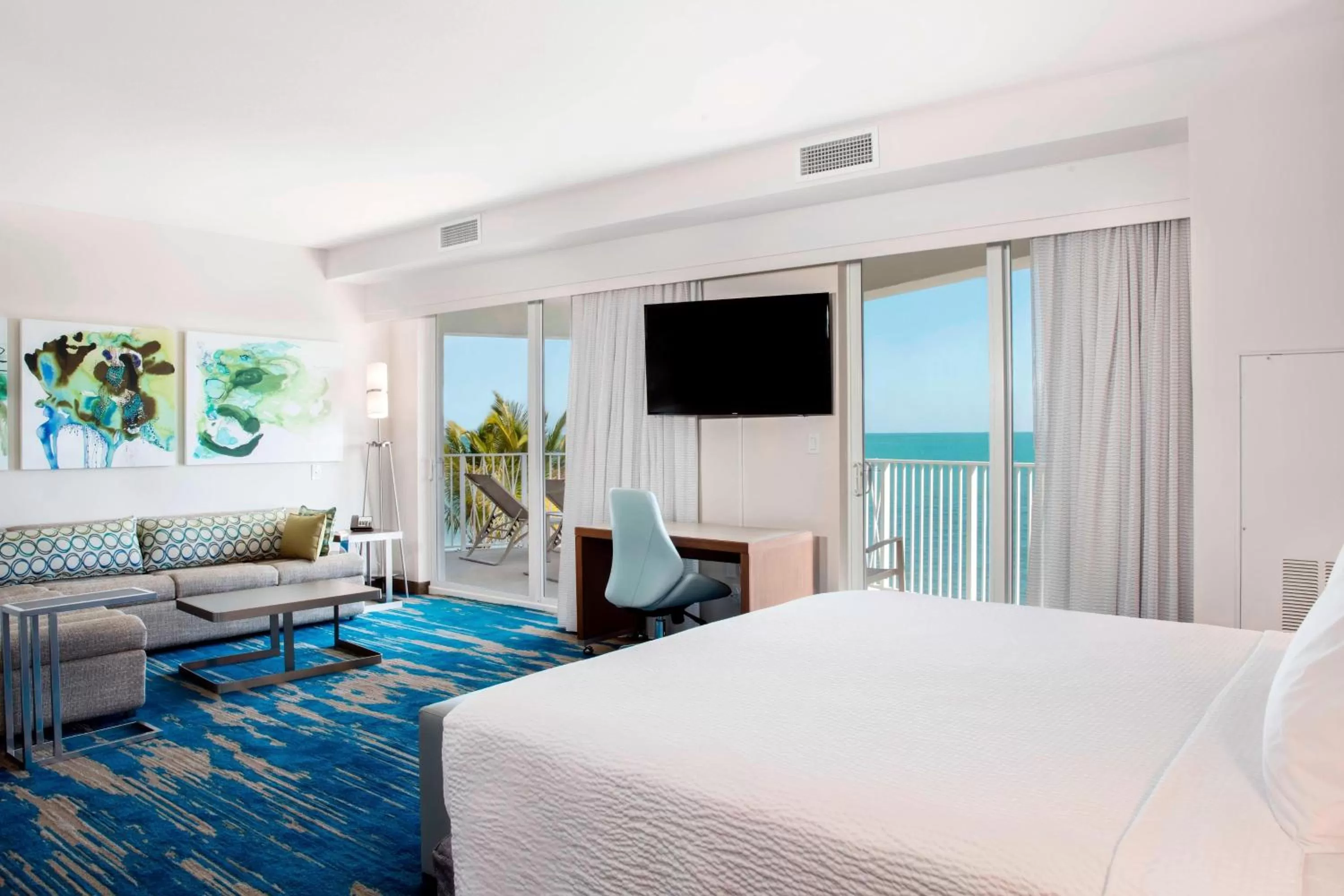 Bedroom, Bed in Courtyard by Marriott Faro Blanco Resort