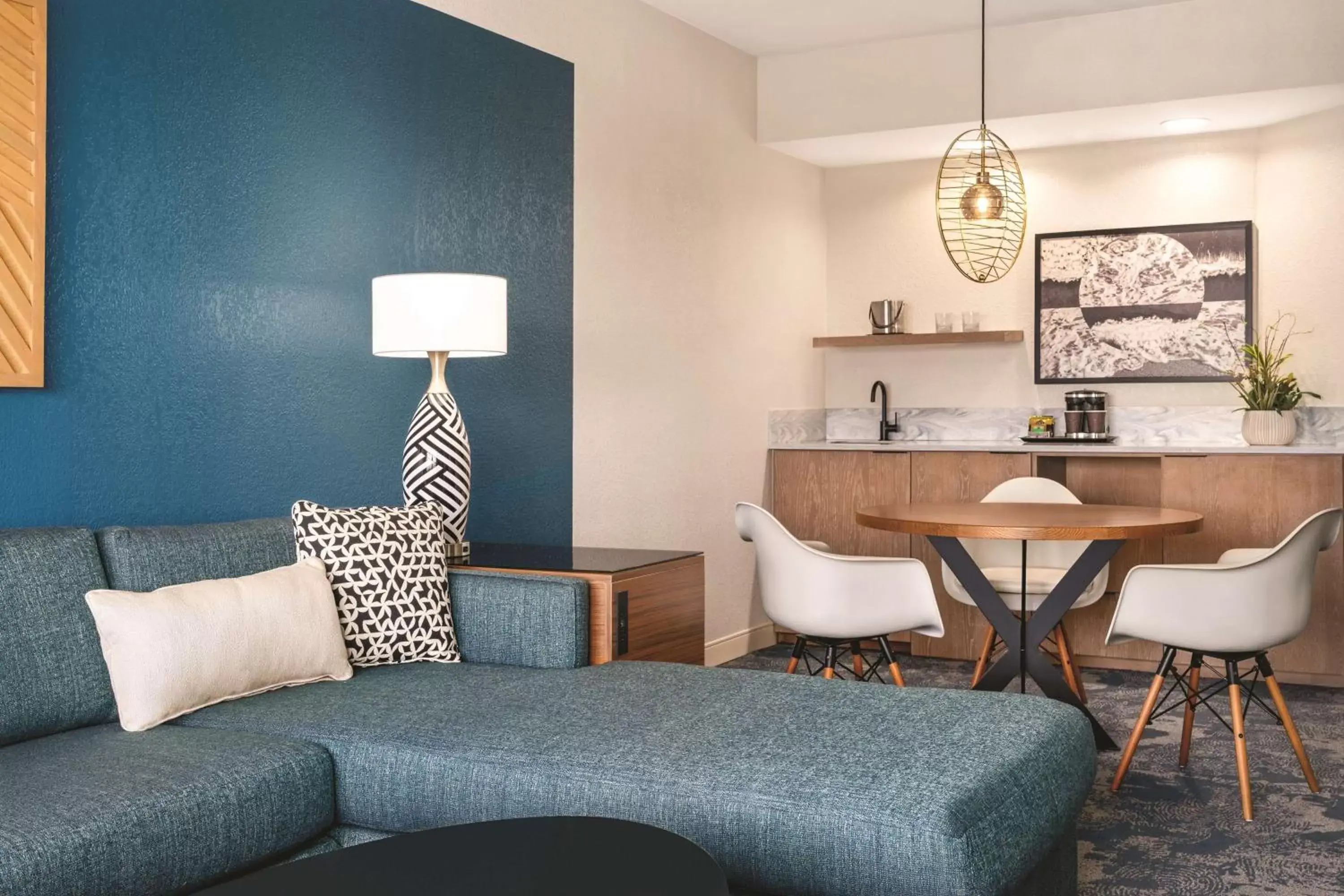 King Suite with Sofa Bed in DoubleTree by Hilton Tampa Rocky Point Waterfront King Suite with Sofa Bed in DoubleTree by Hilton Tampa Rocky Point Waterfront