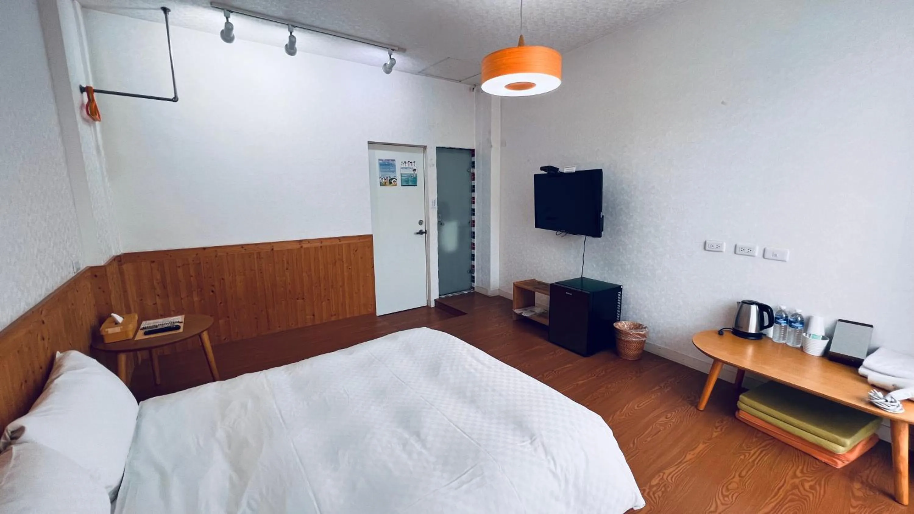 Photo of the whole room, Bed in Rainbow Island