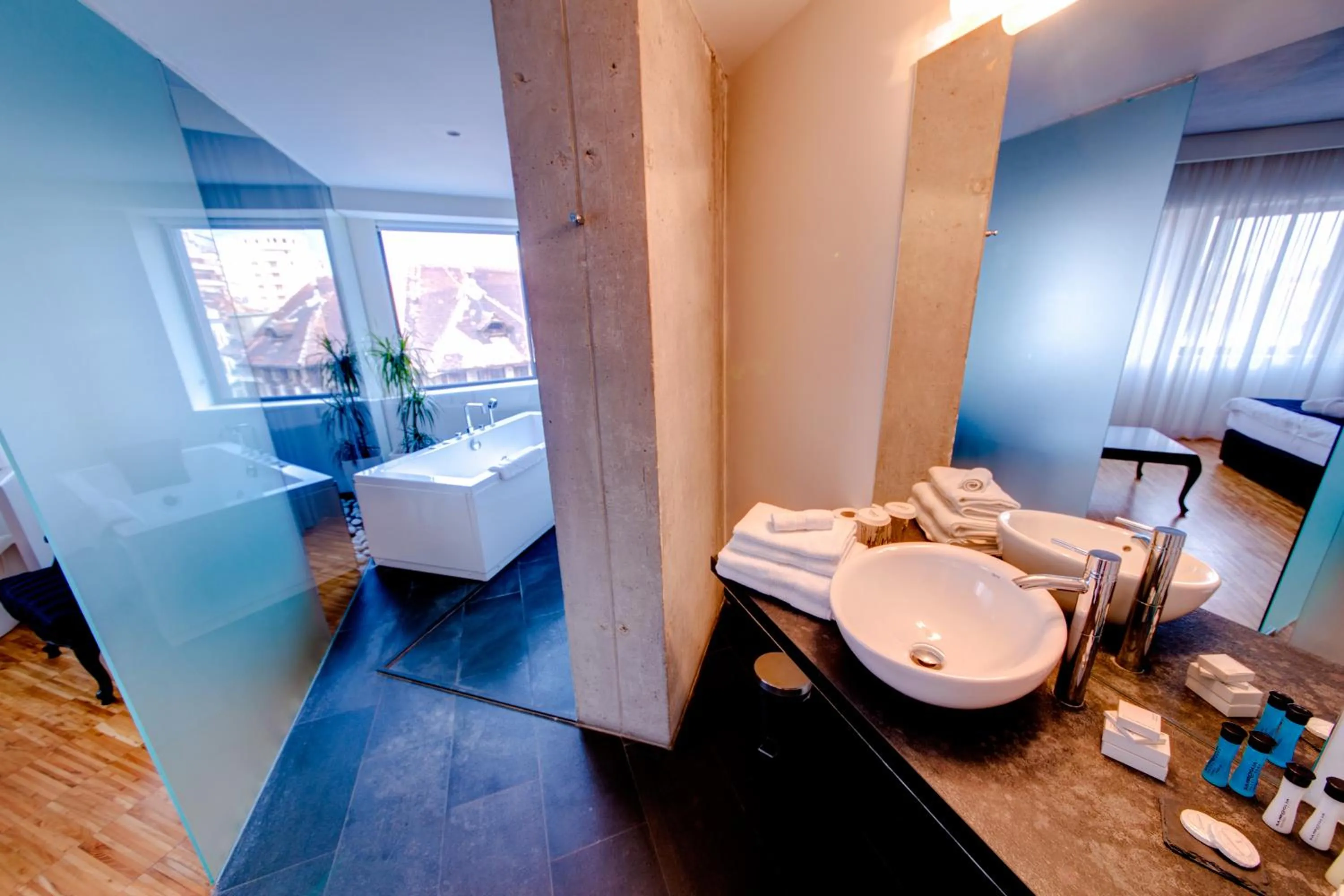 Bathroom, Bed in Sarroglia Hotel