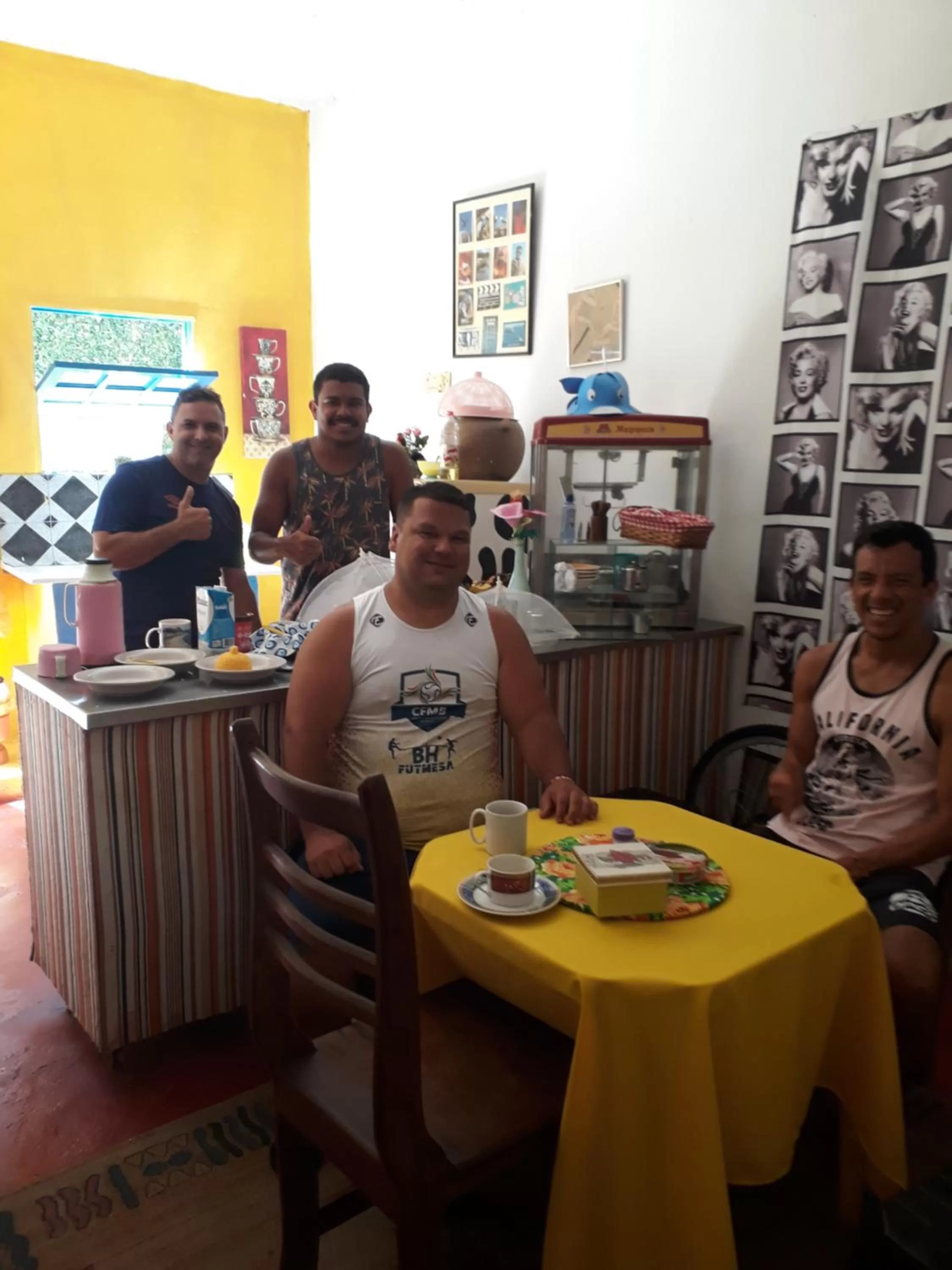 group of guests in Perto Do Aeroporto De Salvador - Dona Pitanga Hostel