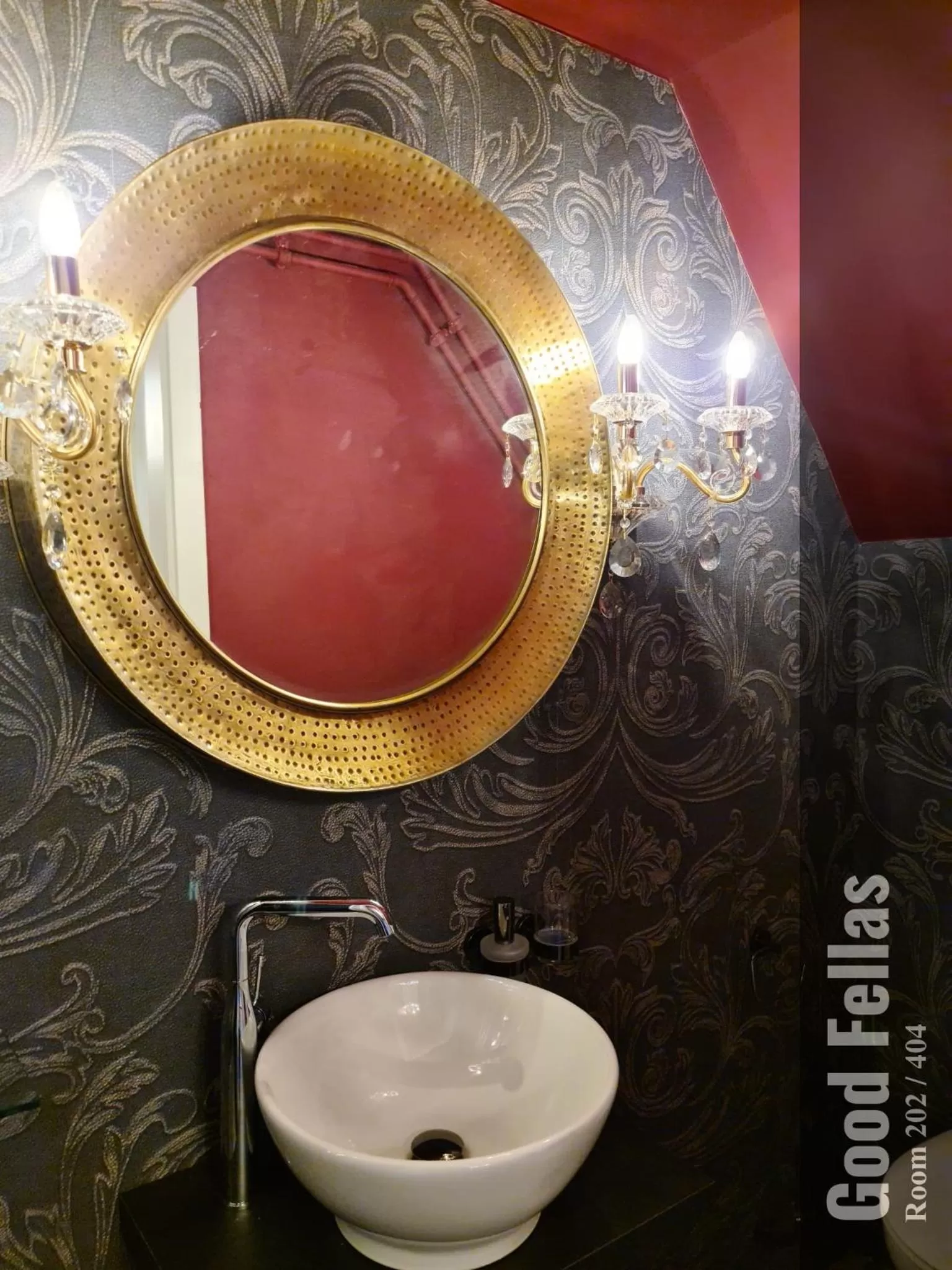 Shower in The Henry Self Check-In Guesthouse