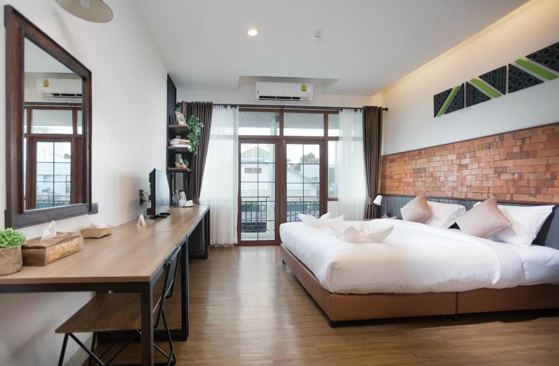 Bed in The Old City Wall Inn