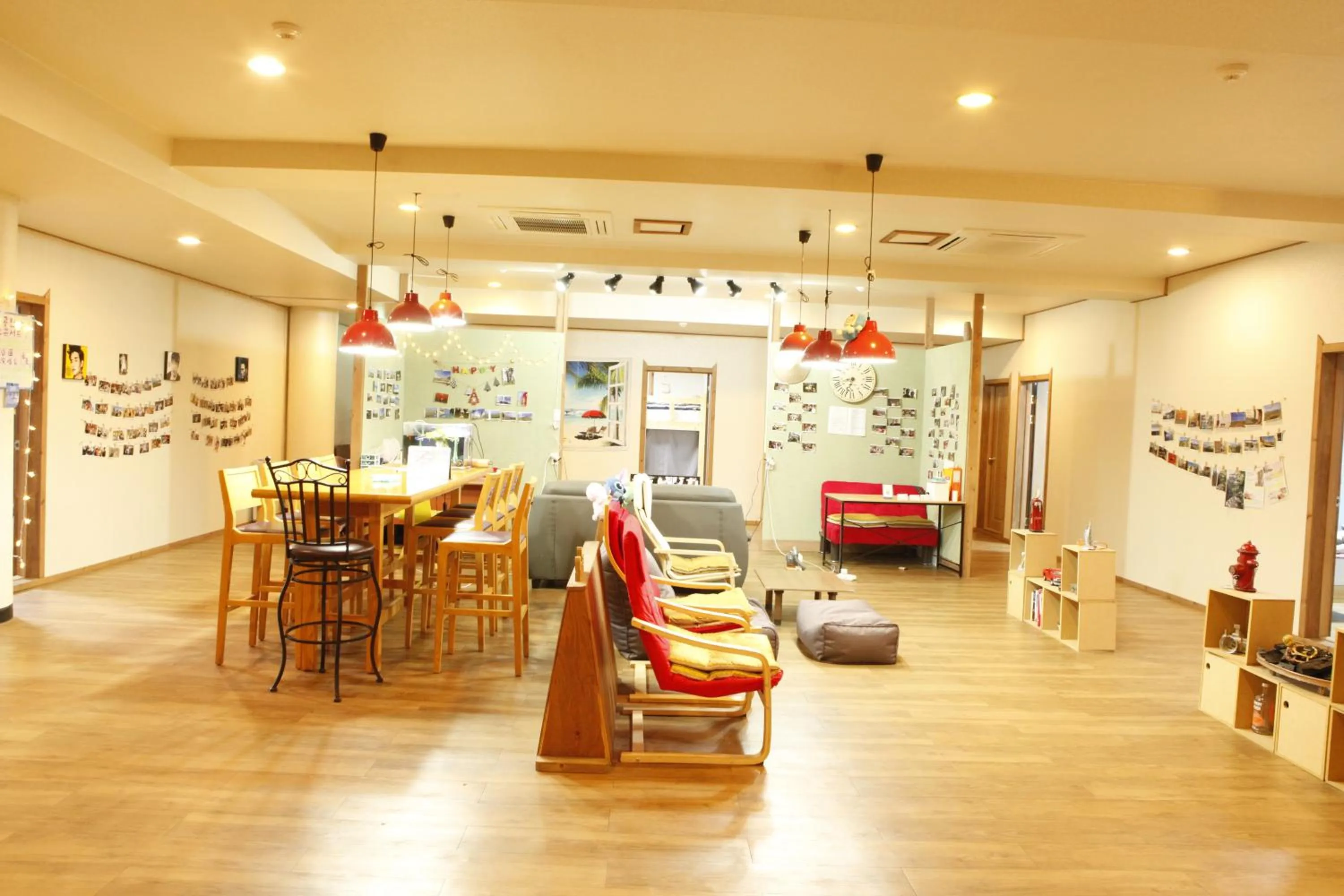 Communal lounge/ TV room in Baozen Guesthouse