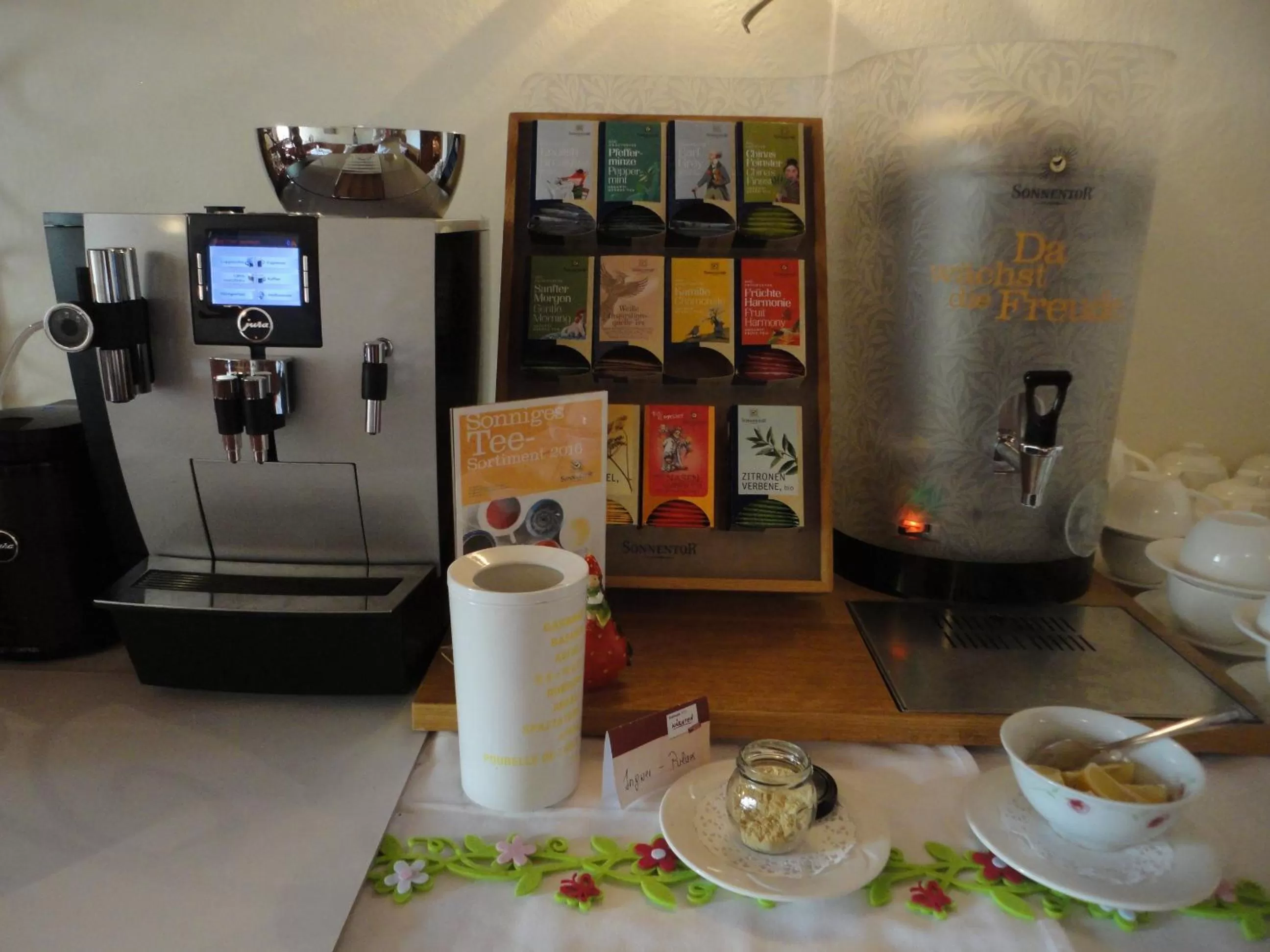 Buffet breakfast in Hotel Schloss Lerchenhof