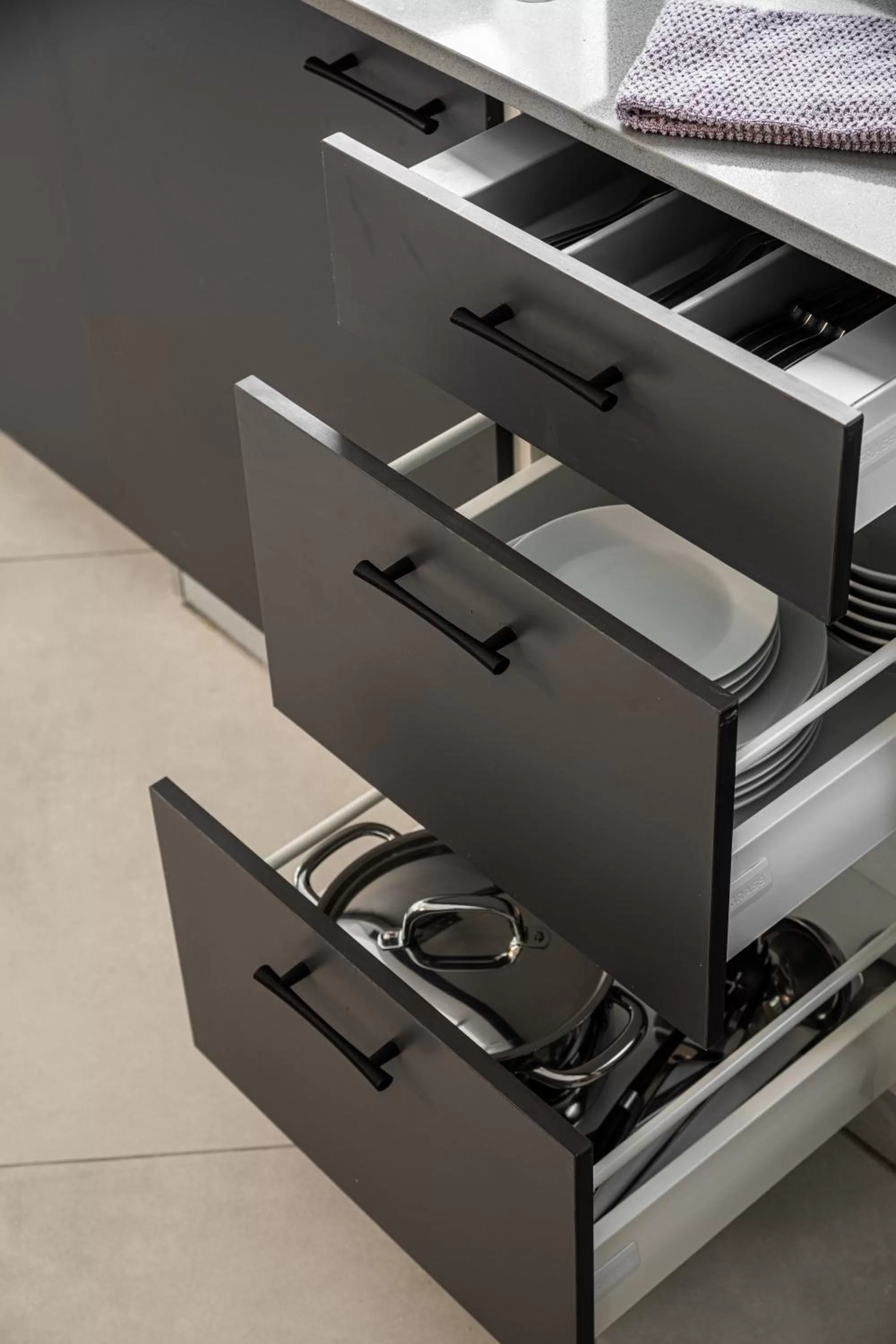 kitchen in Mate GEORGE - By HOMY