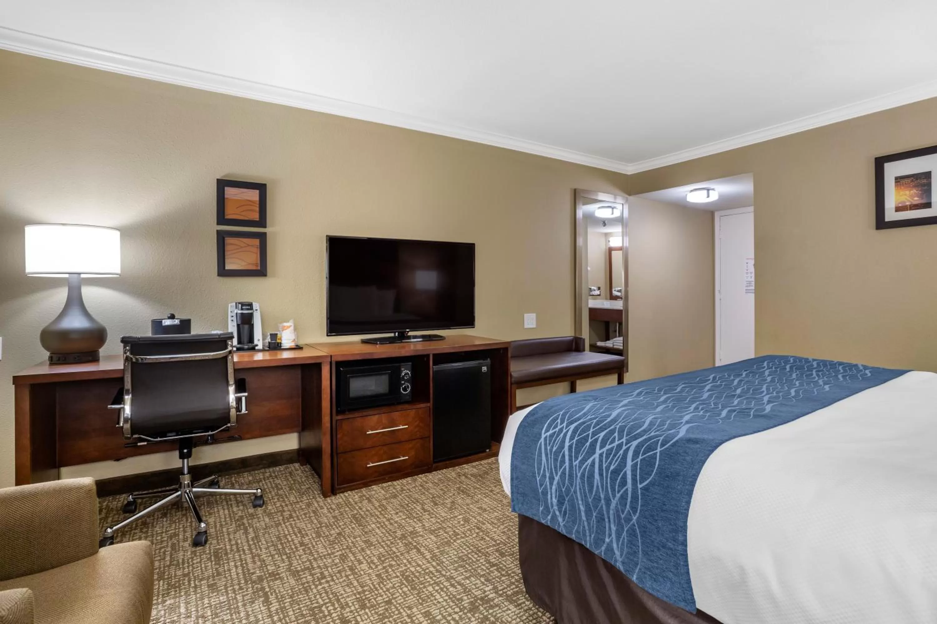 Photo of the whole room, Bed in Comfort Inn Sunnyvale - Silicon Valley