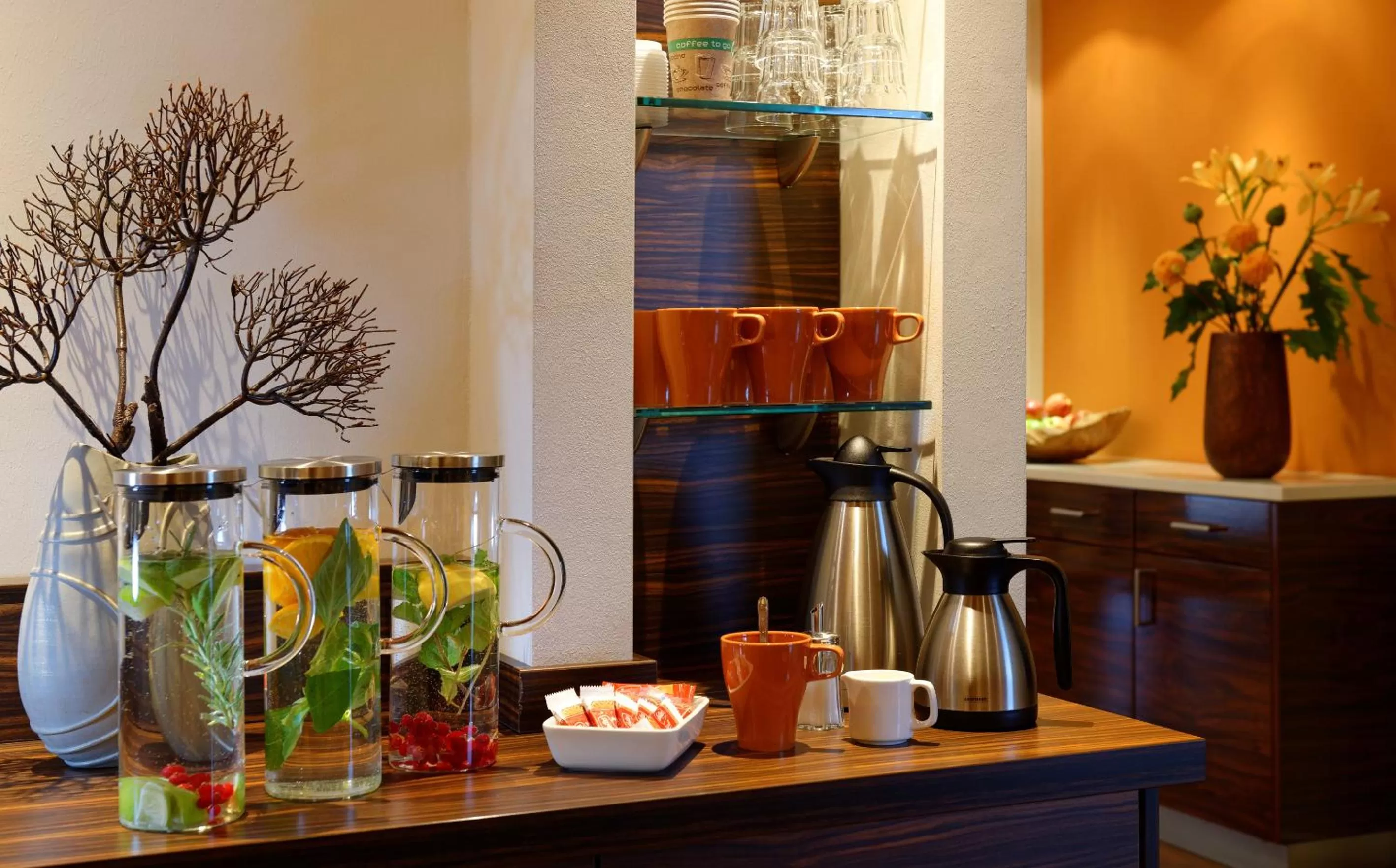 Restaurant/places to eat in Trend Hotel