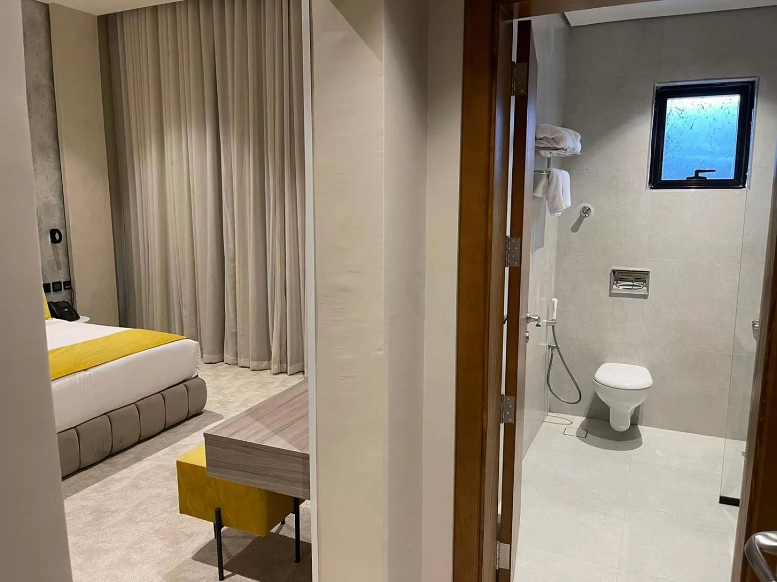 Toilet, Bed in Voyage Residence فوياج ريسيدنس للشقق المخدومة