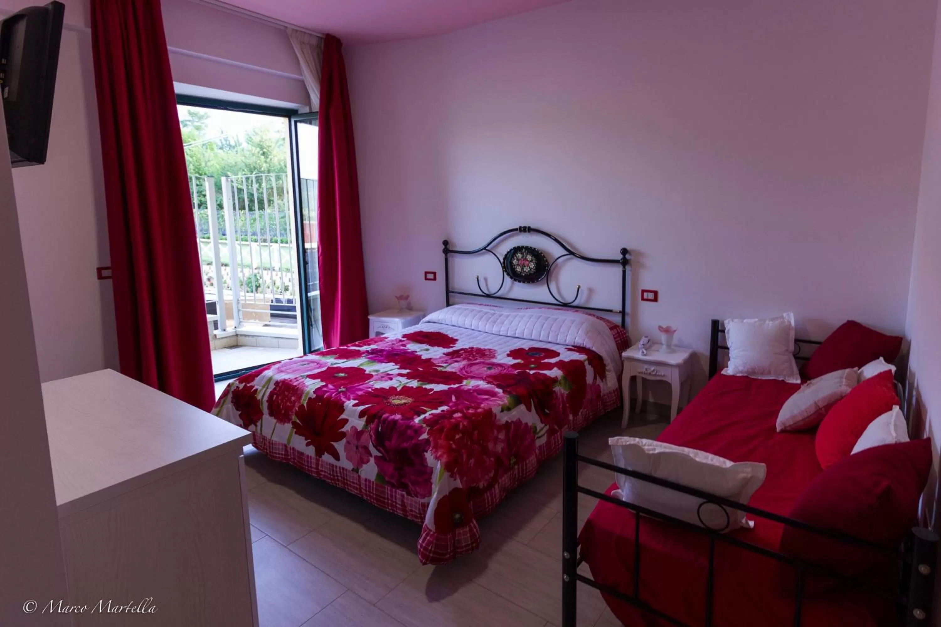 Decorative detail, Bed in Hotel Pina Ristorante