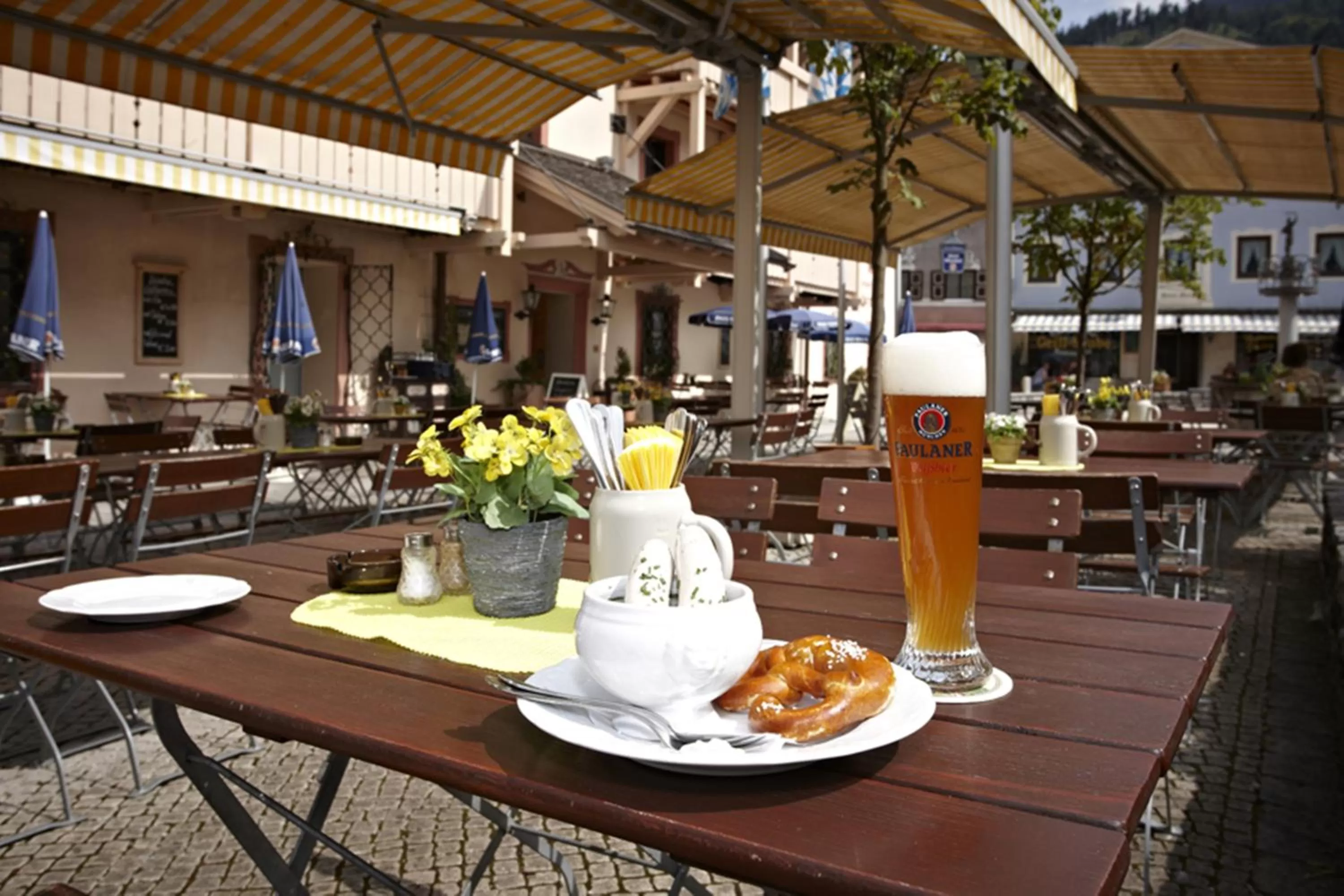 Restaurant/Places to Eat in Hotel Drei Mohren