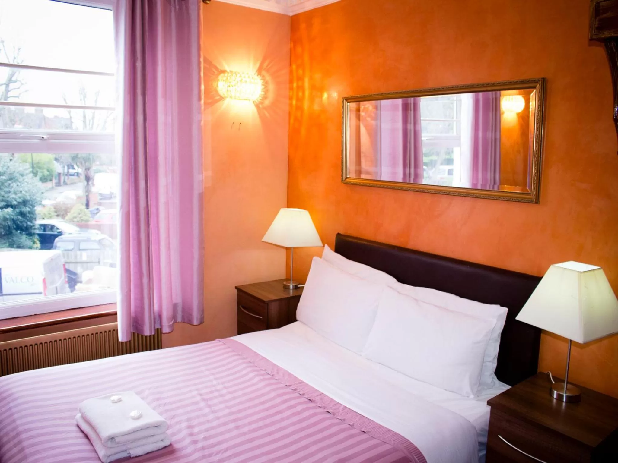 Photo of the whole room, Bed in Cricklewood Lodge Hotel