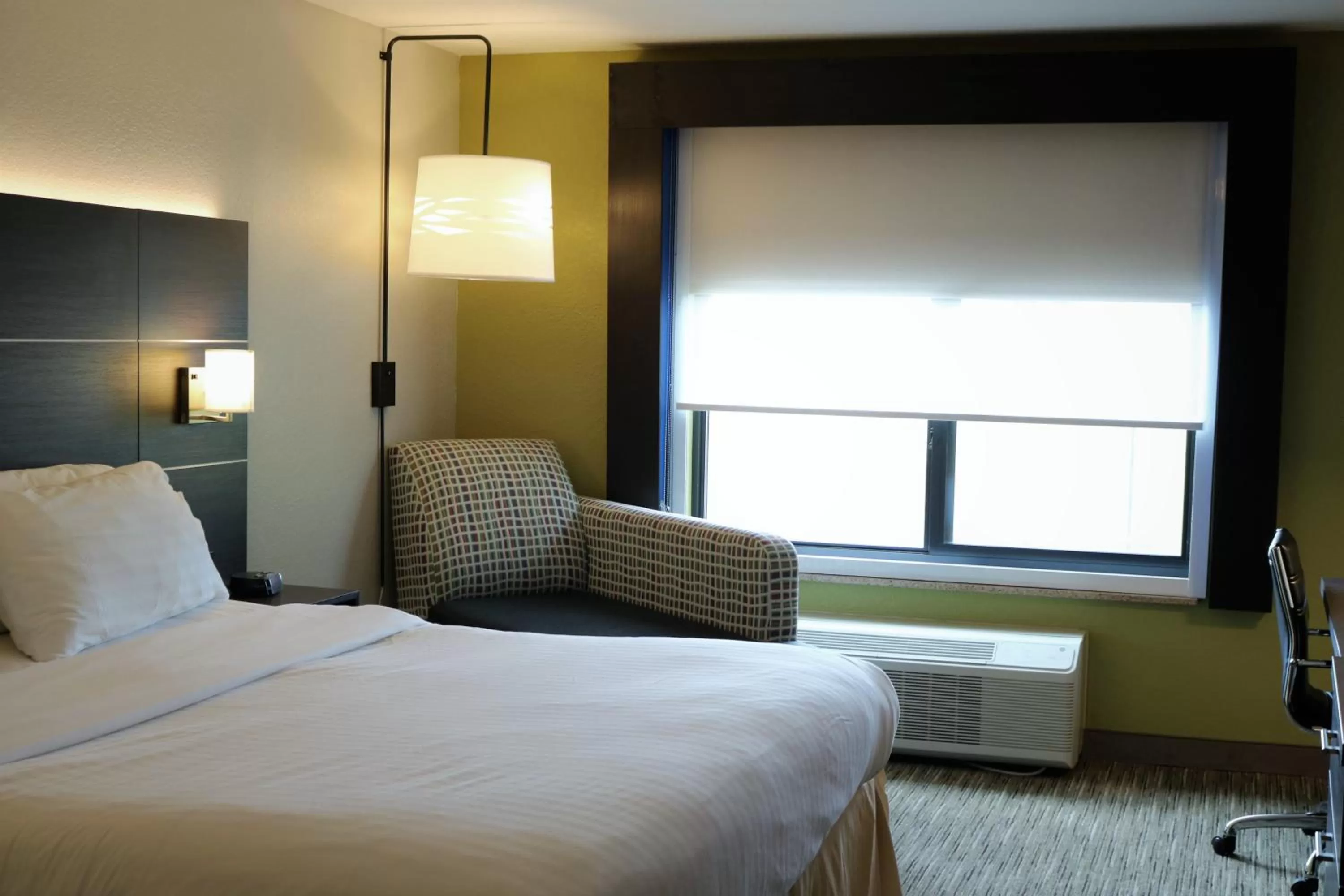 Photo of the whole room, Bed in Holiday Inn Express & Suites Exmore - Eastern Shore by IHG