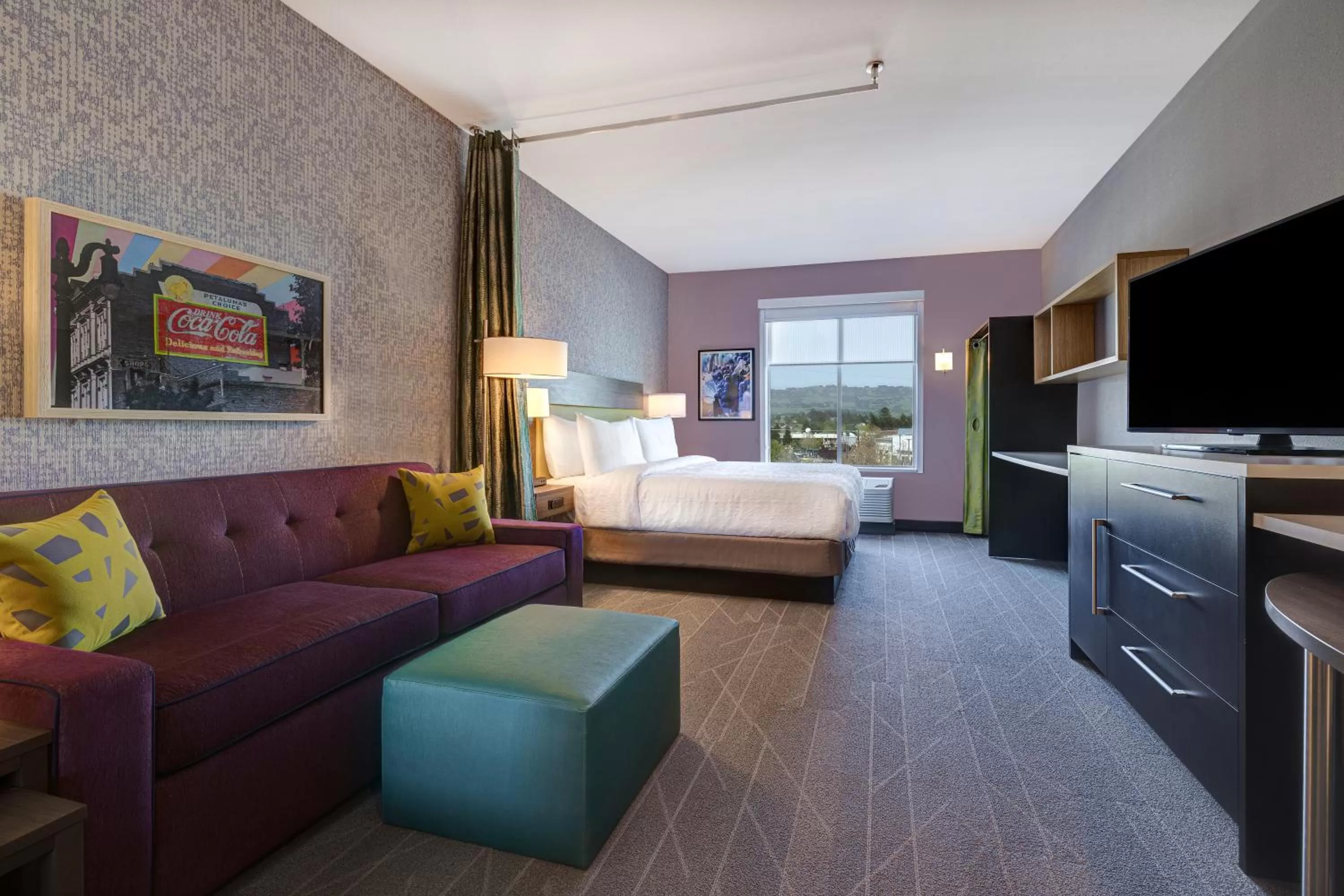 Bedroom, Bed in Home2 Suites By Hilton Petaluma