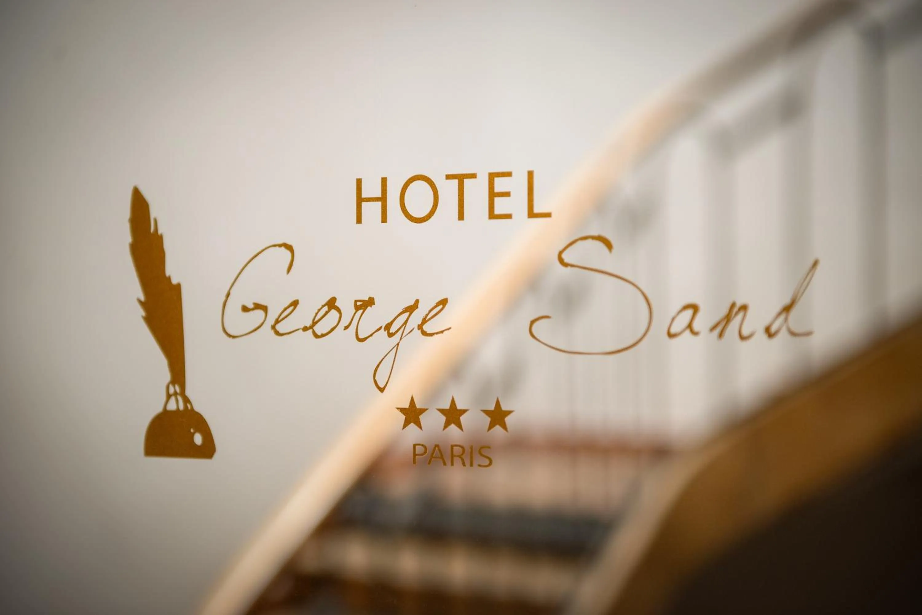 Logo/Certificate/Sign in Hotel George Sand Opéra Paris