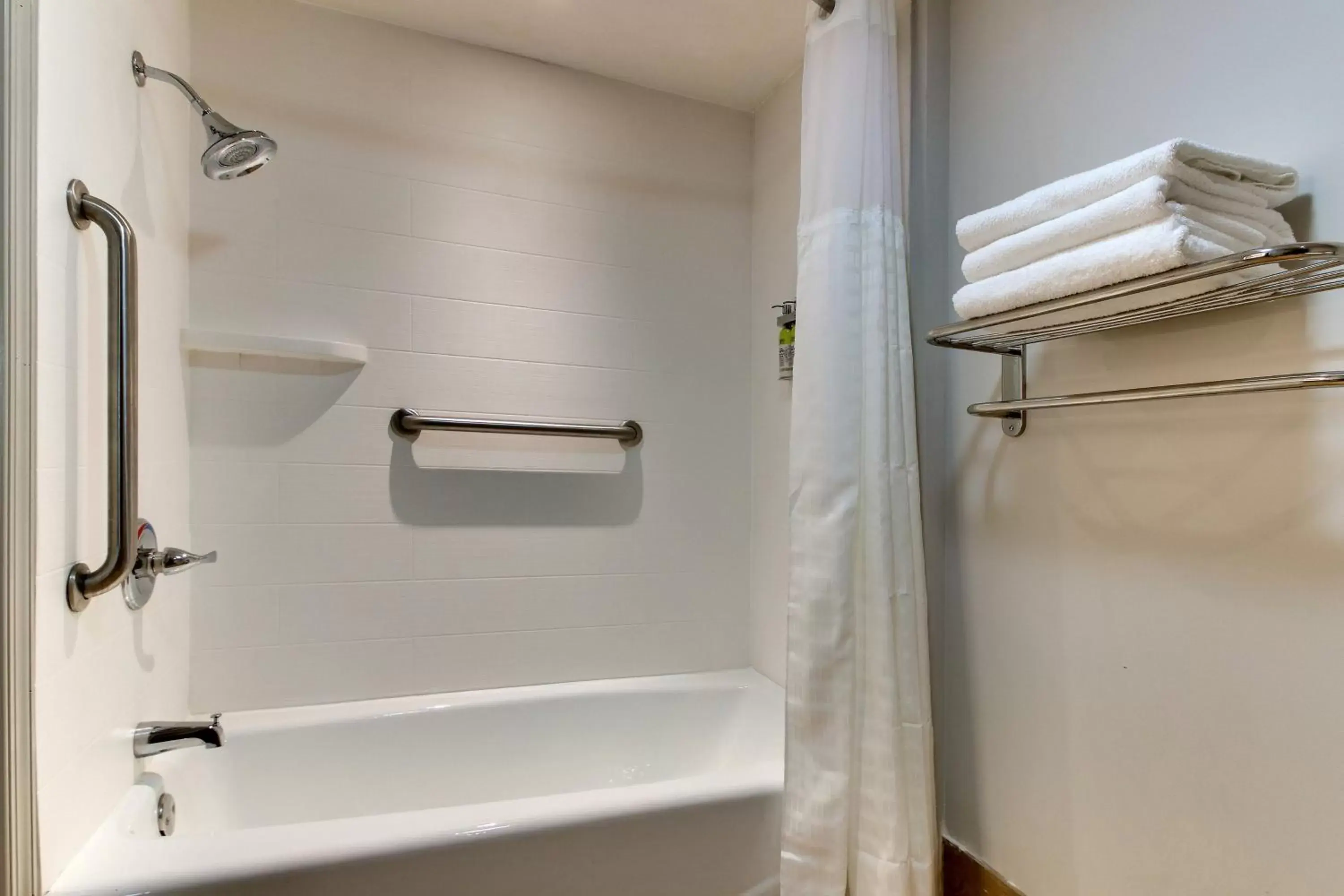 Suite - Hearing Accessible - Non-Smoking in Holiday Inn Express Pittston - Scranton Airport by IHG Suite - Hearing Accessible - Non-Smoking in Holiday Inn Express Pittston - Scranton Airport by IHG