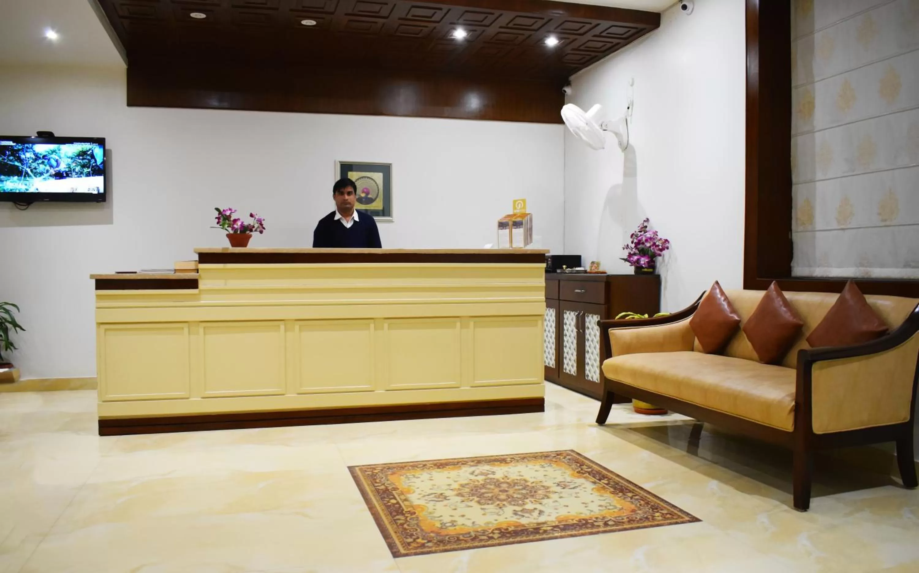Lobby or reception in Hotel Green View - Behind Pramarth Niketan