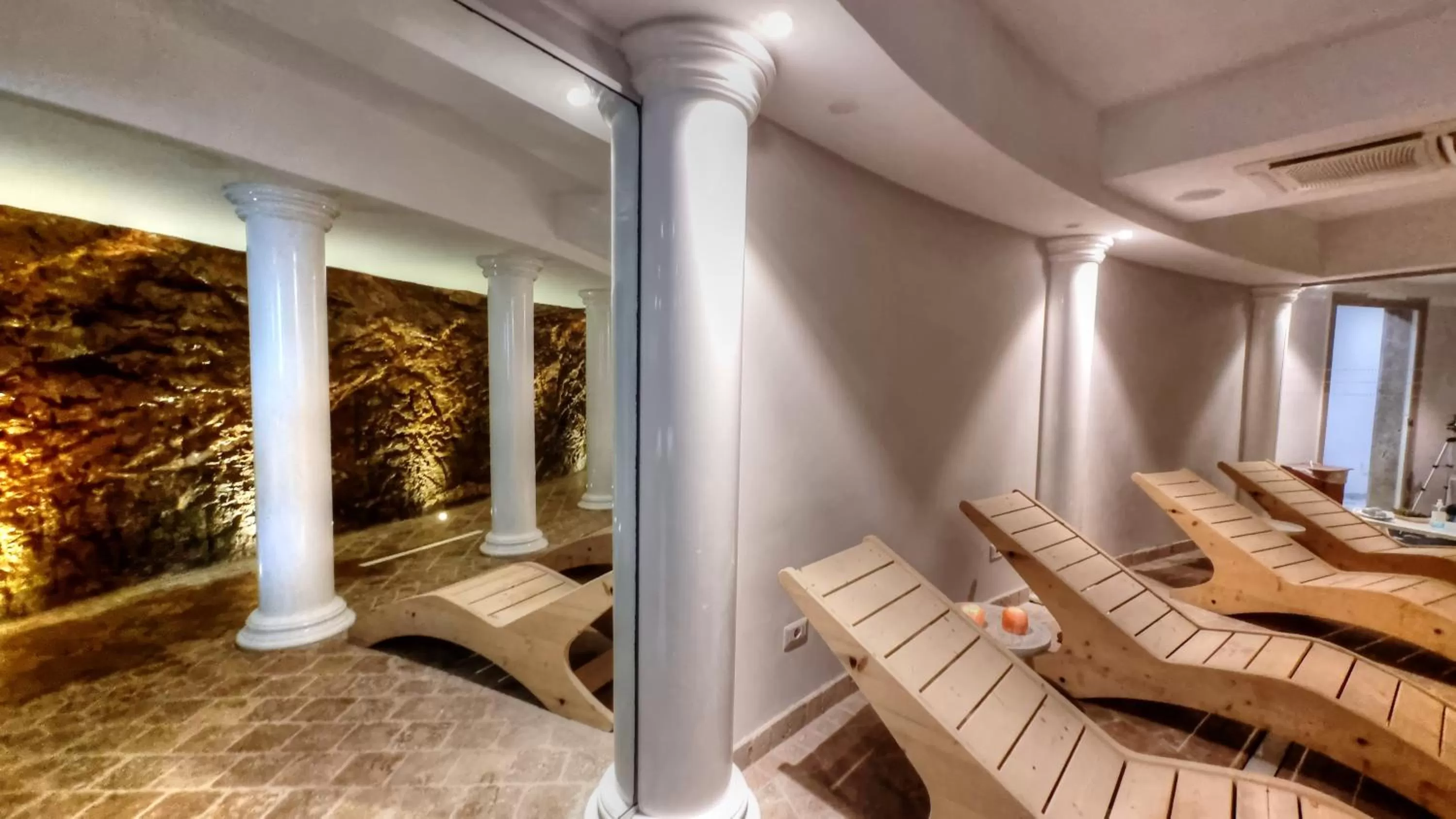 Spa and wellness centre/facilities in Hotel Plaza