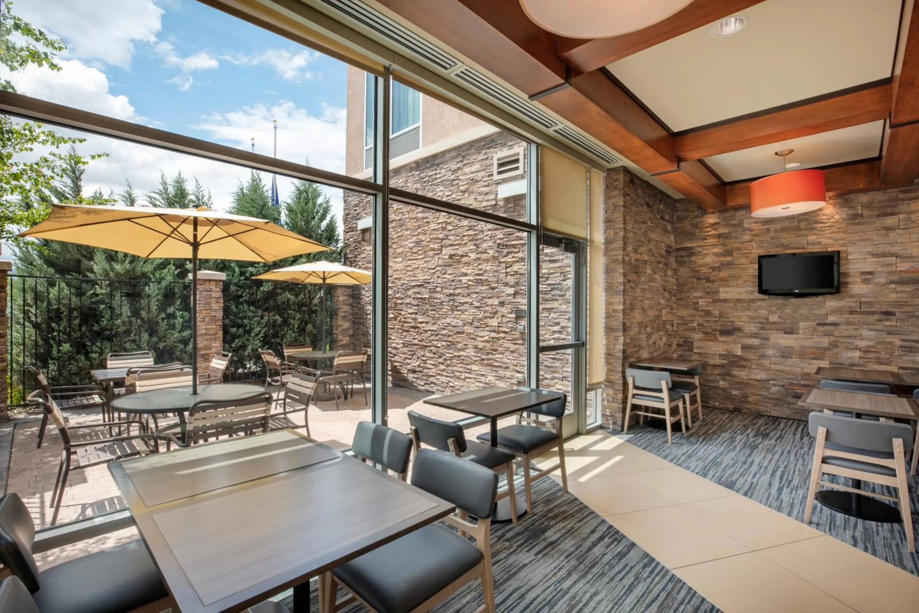 Restaurant/places to eat in Hyatt Place Reno/Tahoe Airport