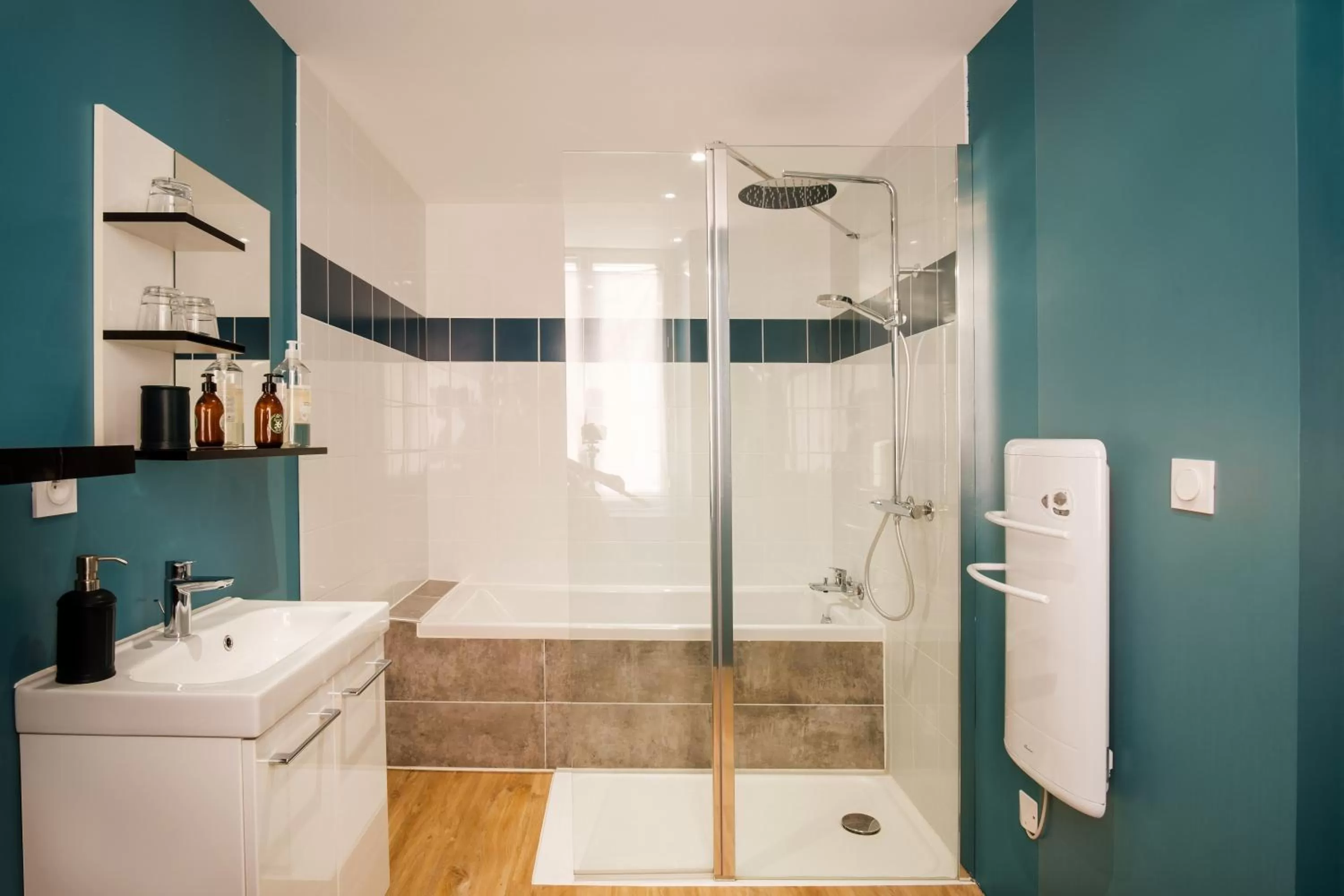 Bathroom in Dupain & Dubeurre Appart'Hôtel - Parking