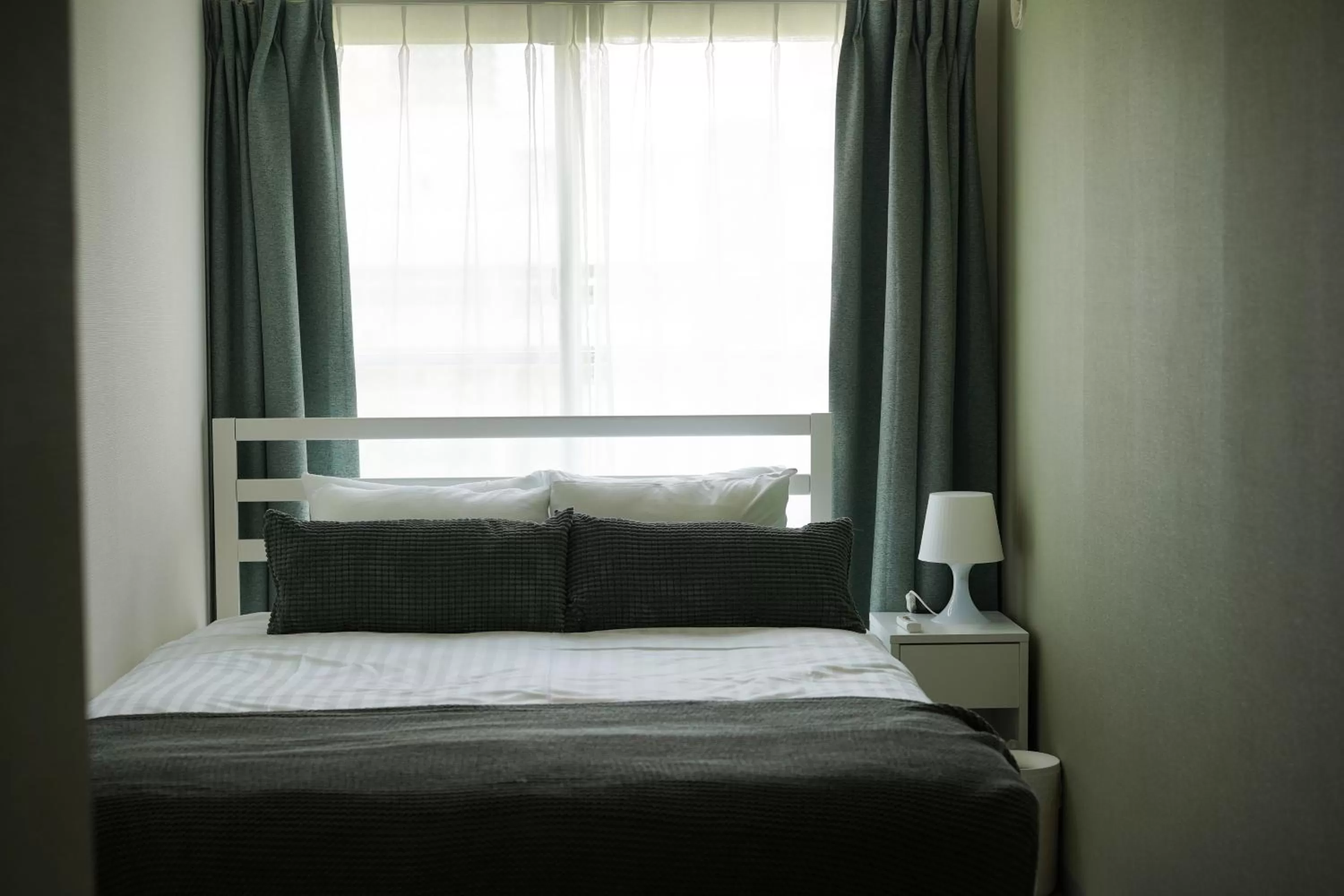 Bed in Glass Shiseikan