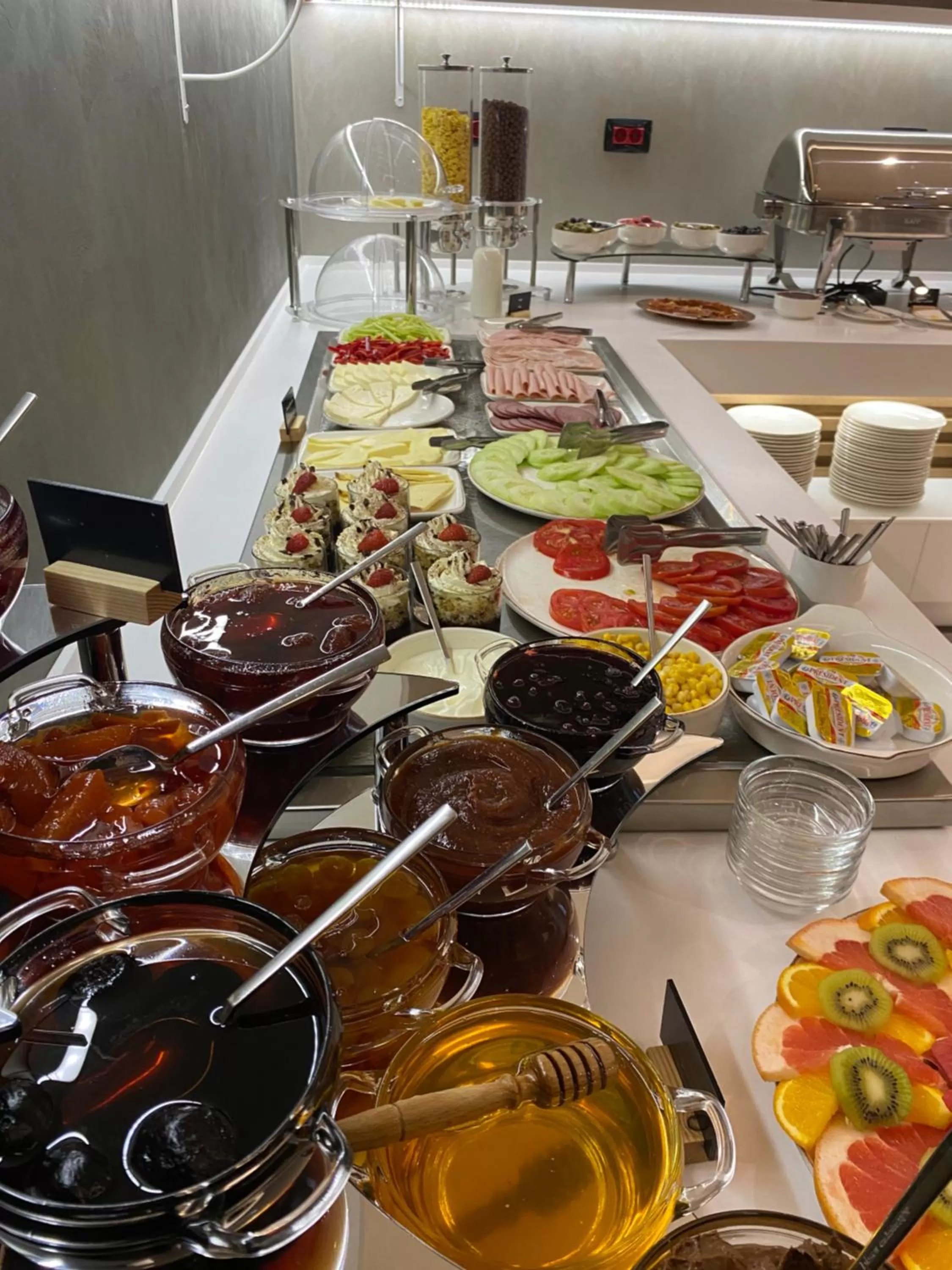 Breakfast in Marjan Plaza Hotel