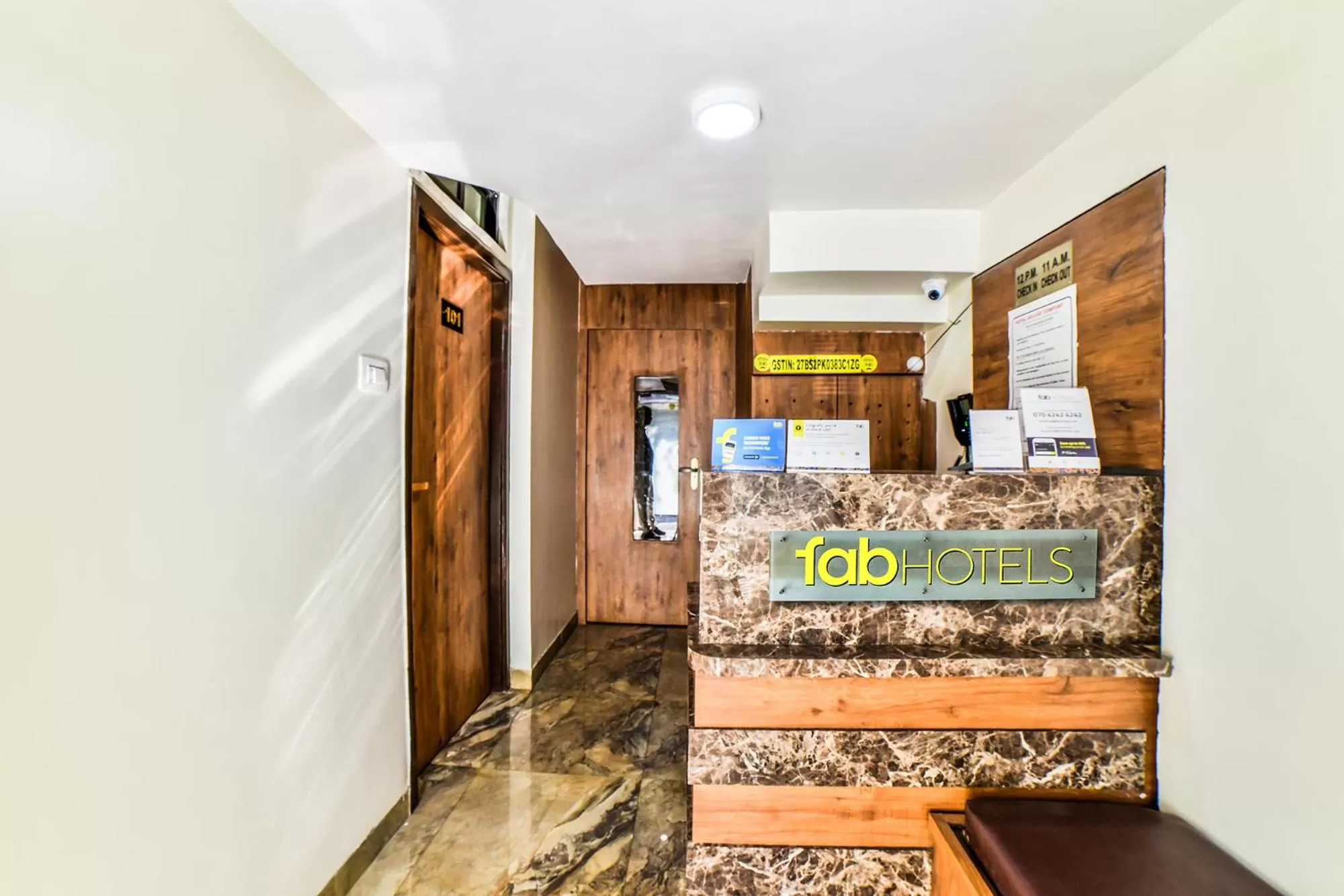 Lobby or reception in Via Deluxe Comfort - Nr Kokilaben Hospital