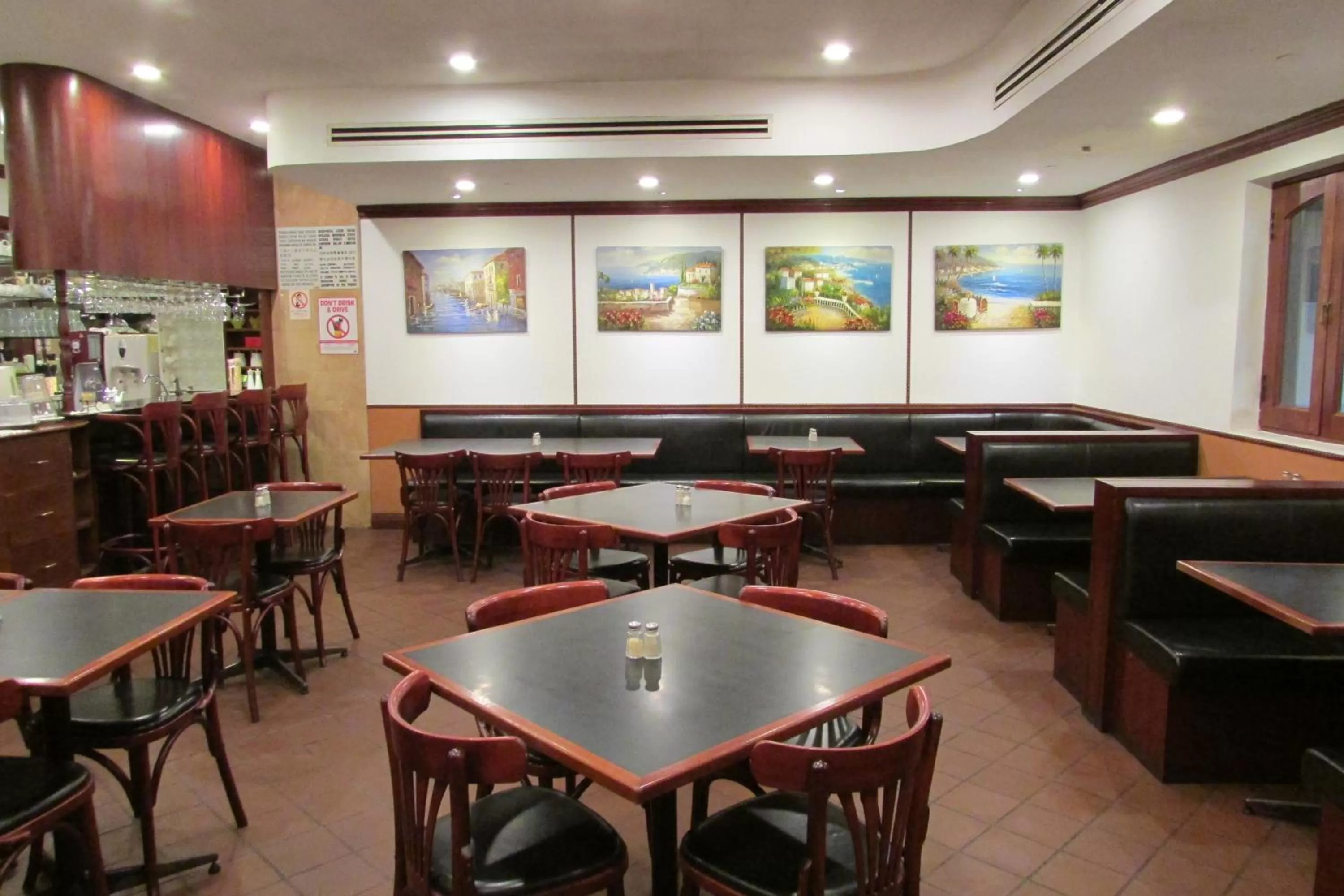 Restaurant/places to eat in Park View Hotel