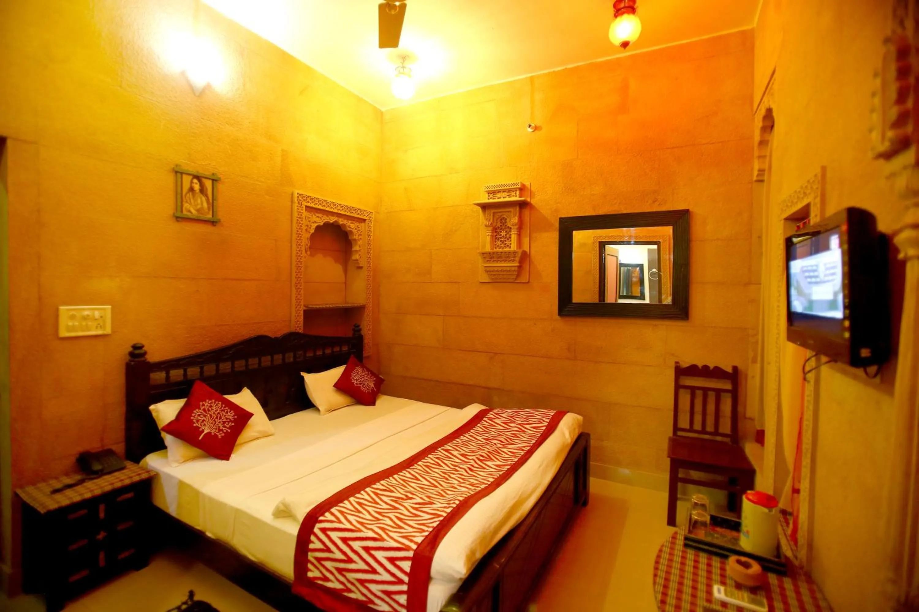 TV and multimedia, Bed in Hotel Royal Haveli