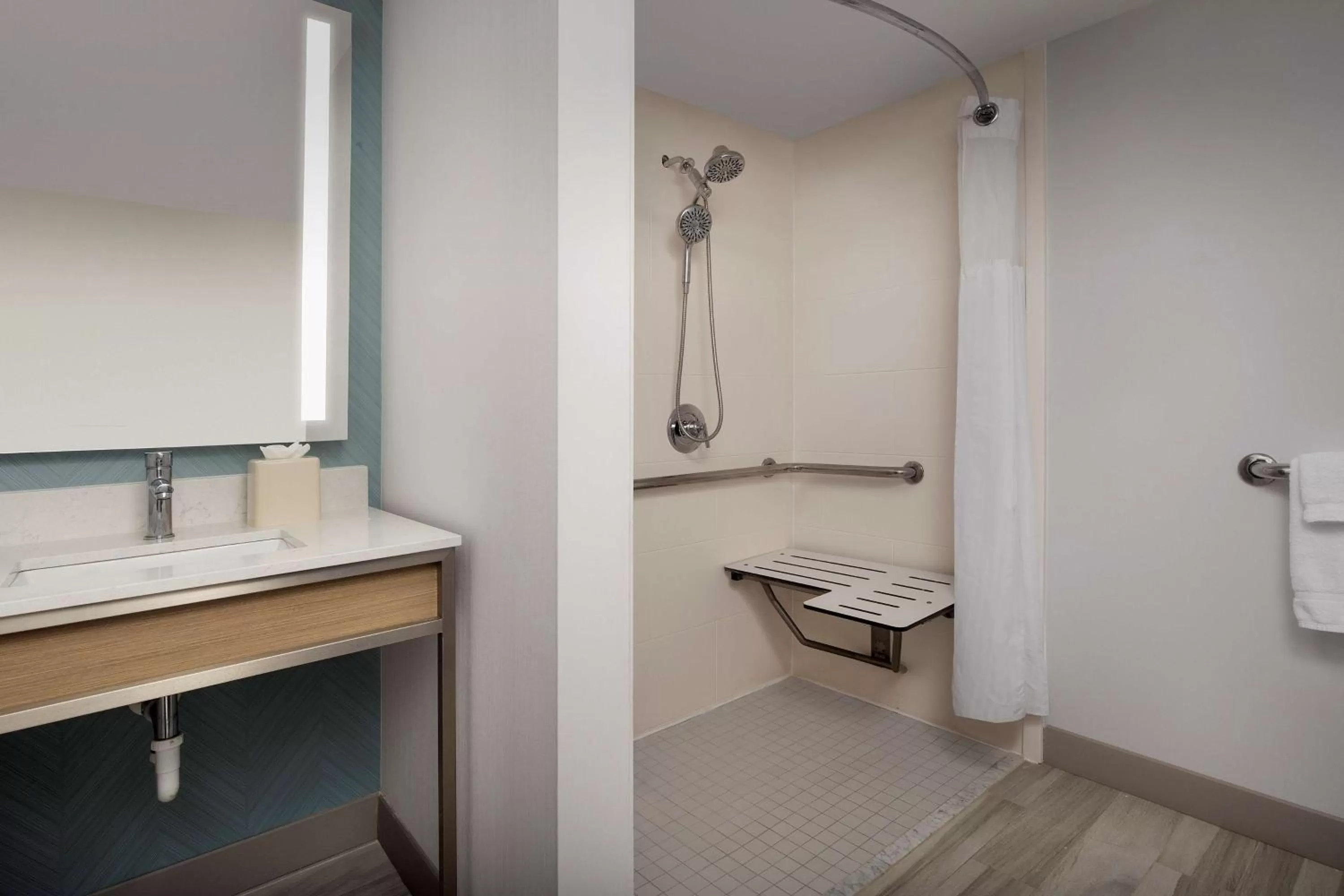 Bathroom in Hilton Garden Inn Dallas/Duncanville