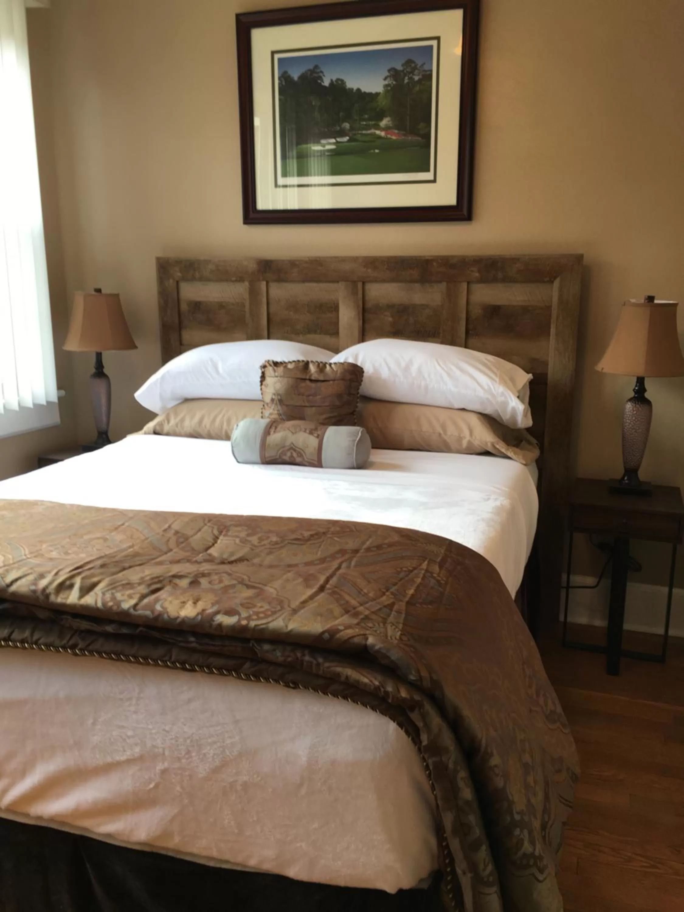 Photo of the whole room, Bed in Grafton Lodge