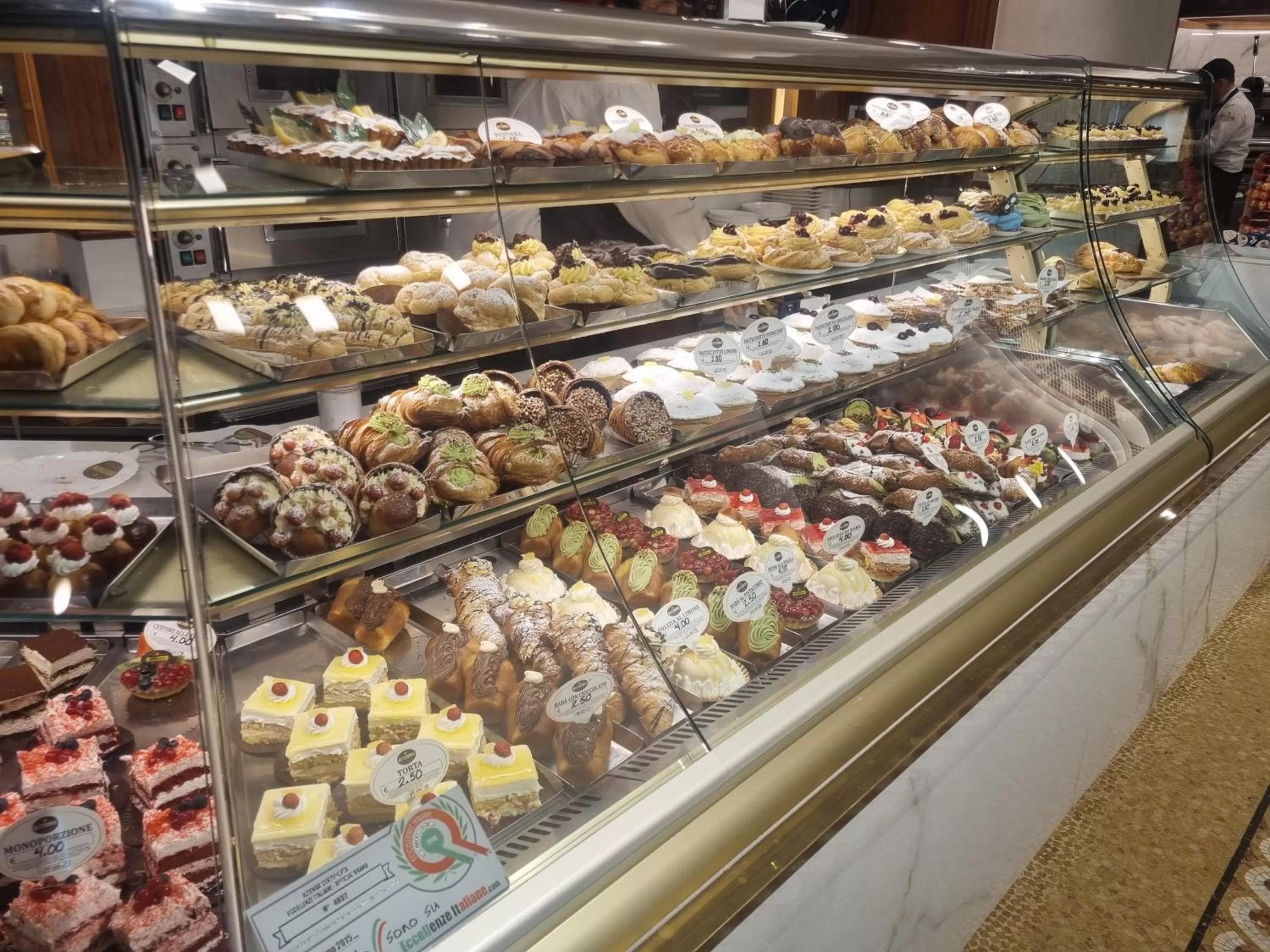 Lounge or bar in Twin Towers Naples Luxury