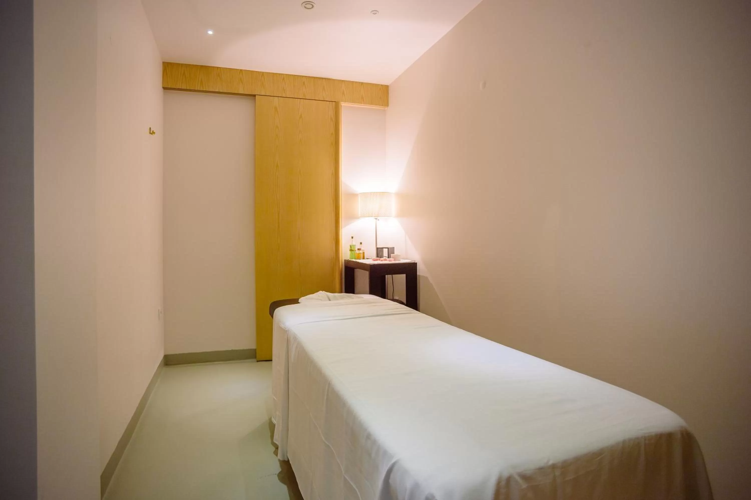 Massage, Bed in Axis Vermar Conference & Beach Hotel