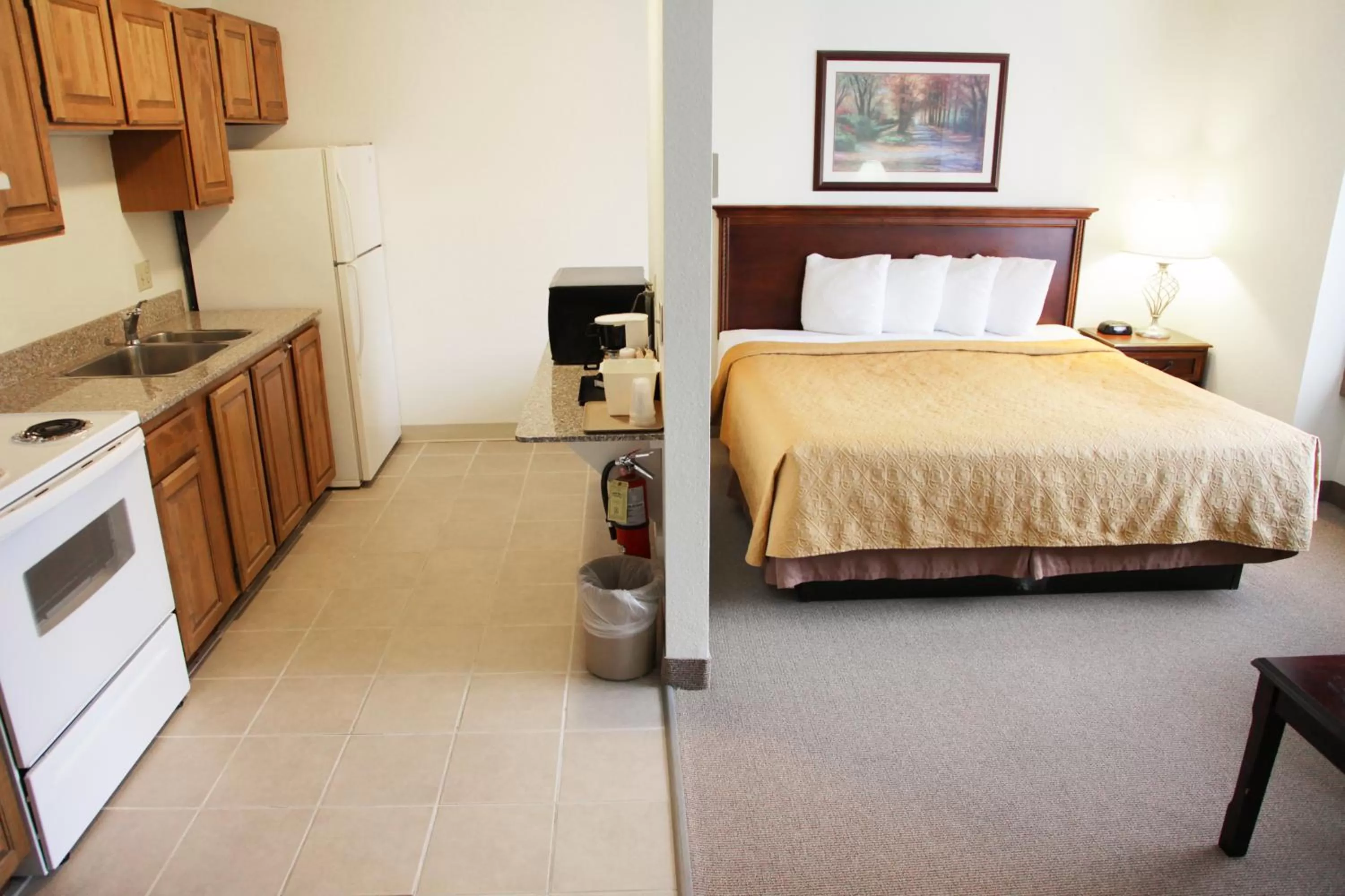 Photo of the whole room, Bed in Alex Hotel and Suites