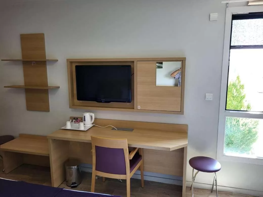 TV and multimedia in EastLodge Lyon Est Eurexpo