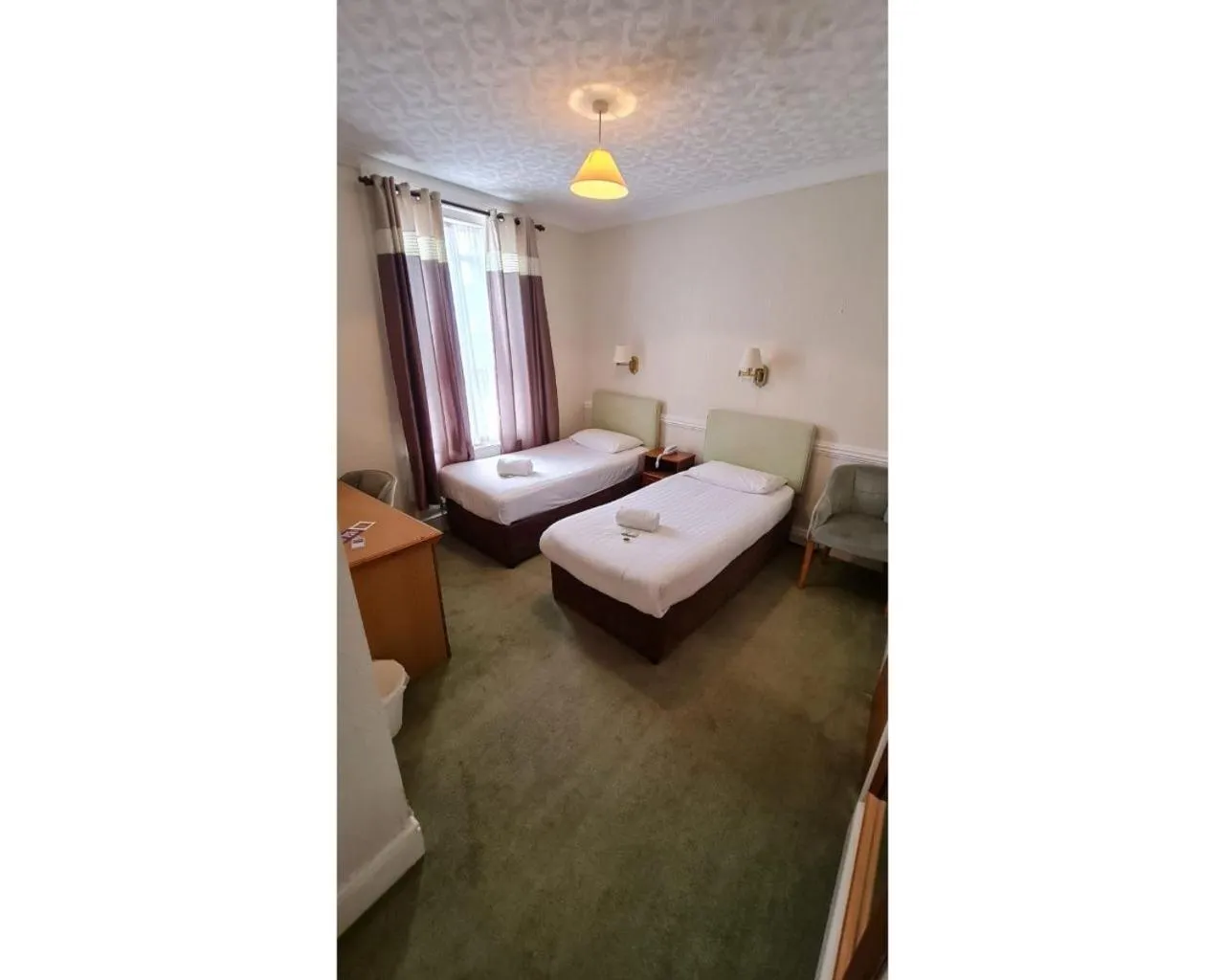 Bedroom, Bed in Diamond Hotel