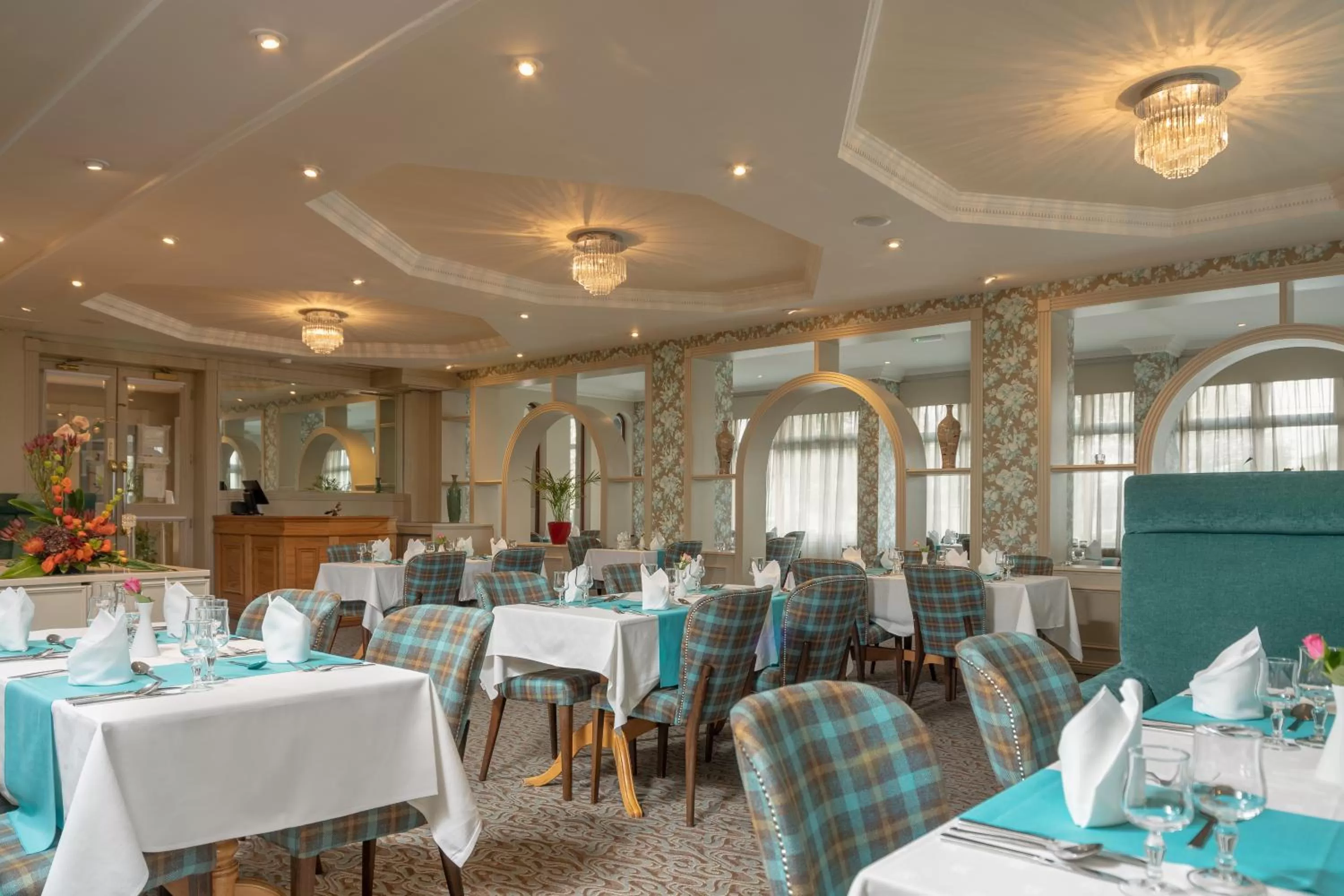 Restaurant/places to eat in Flannery's Hotel