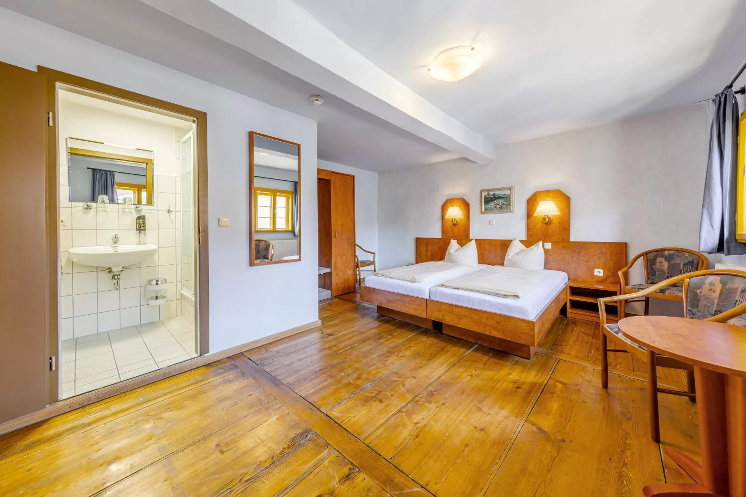 Photo of the whole room, Bed in Watzdorfer Geleitschenke und Herberge