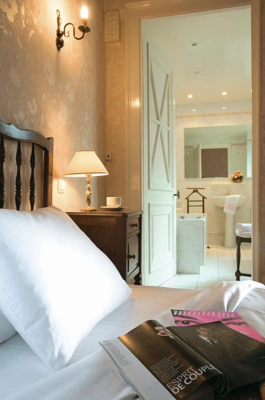 Photo of the whole room, Bed in Hotel Du Nord