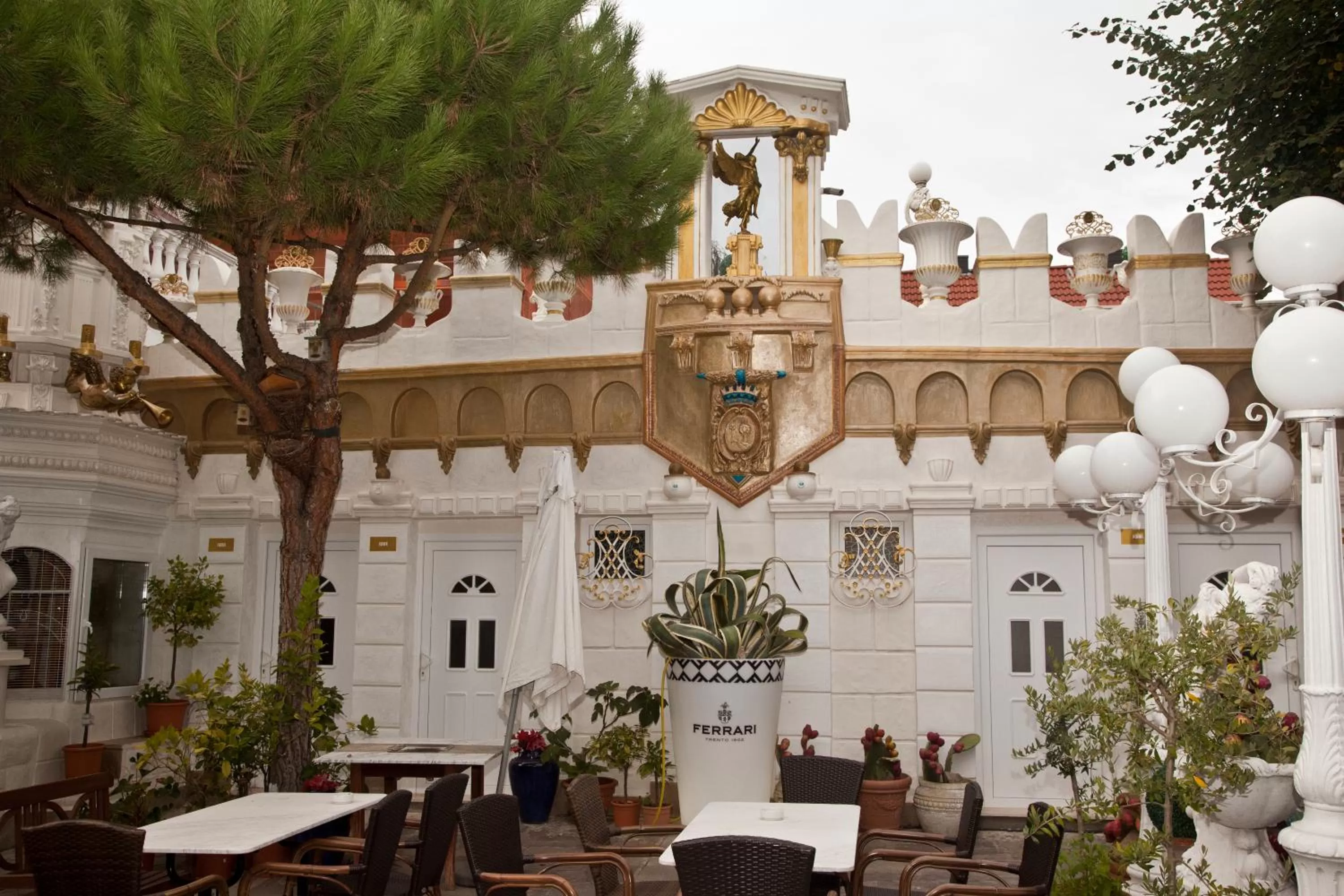 Patio in Hotel Don Giovanni