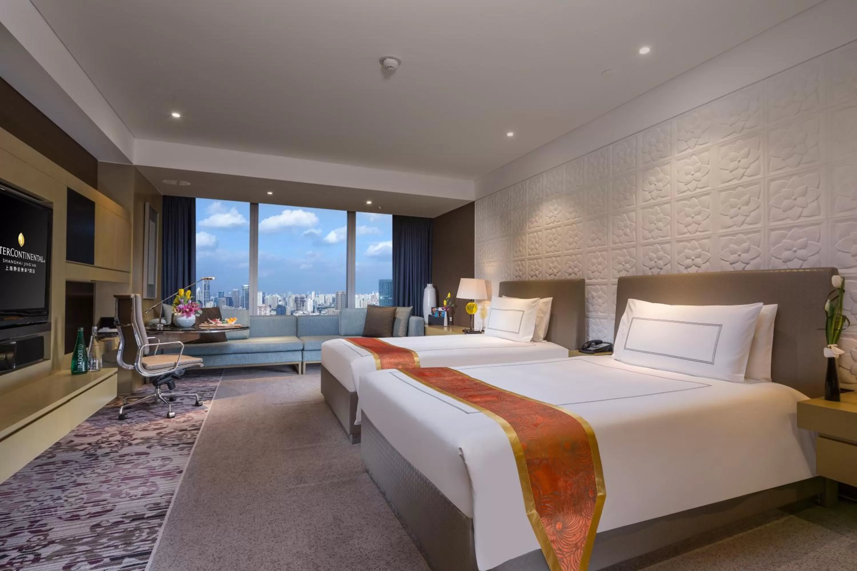 Property building, Bed in InterContinental Shanghai Jing' An by IHG