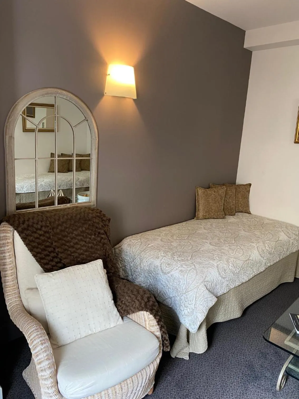 Bed in Logis Hôtel Restaurant du Parc